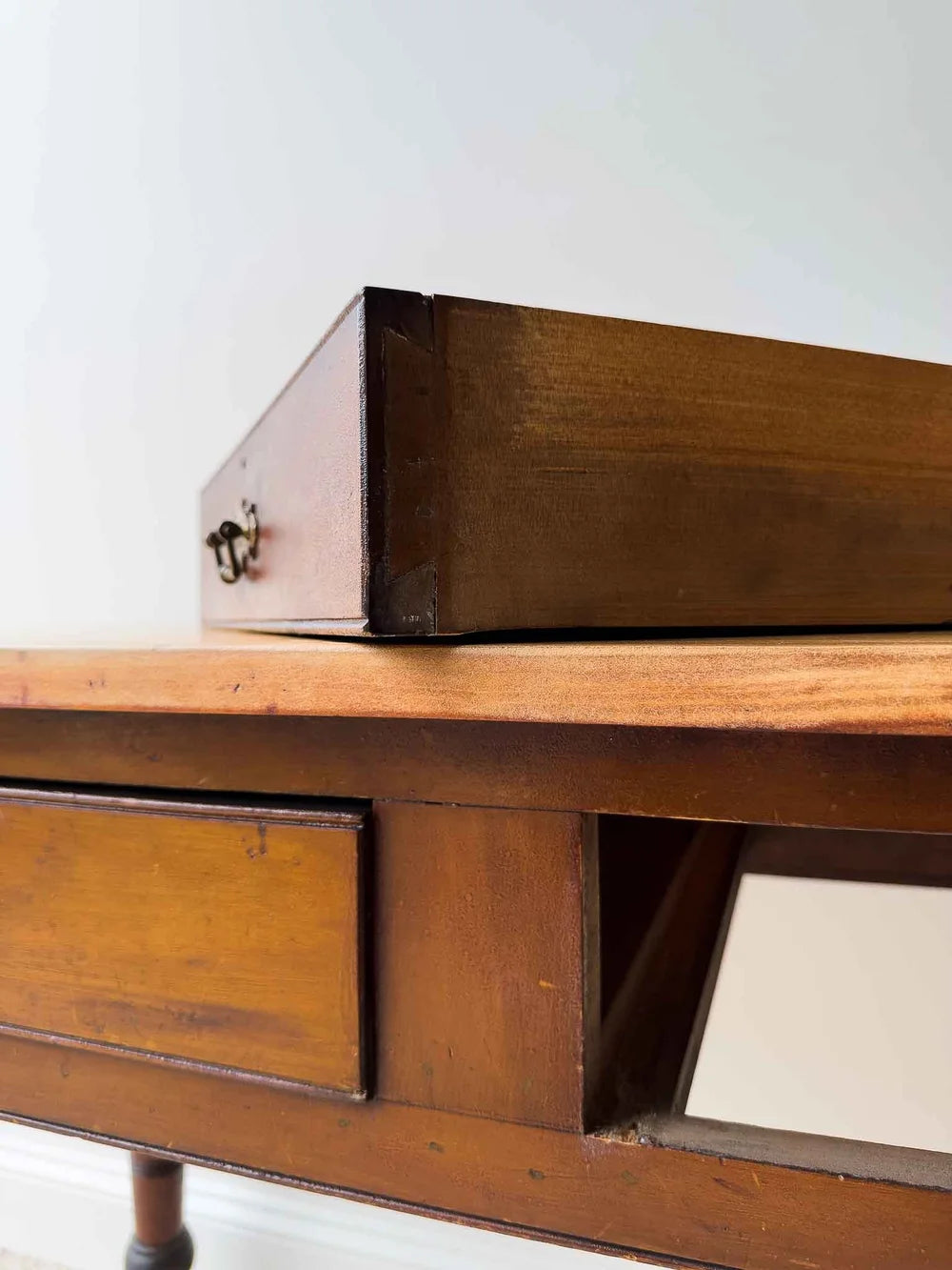 Victorian scrub top table