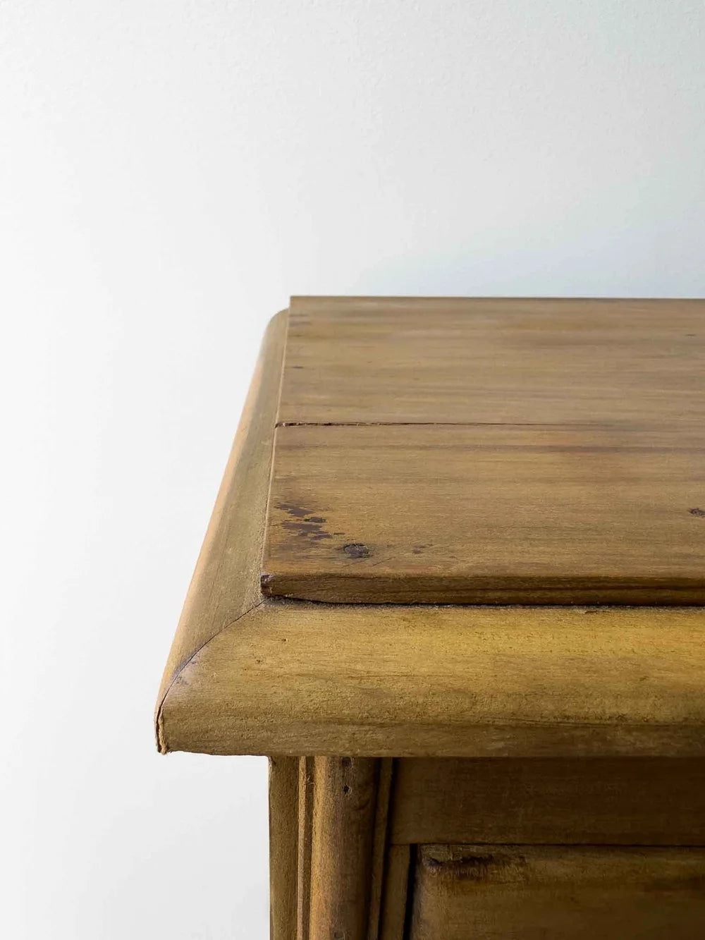Classic set of English pine drawers