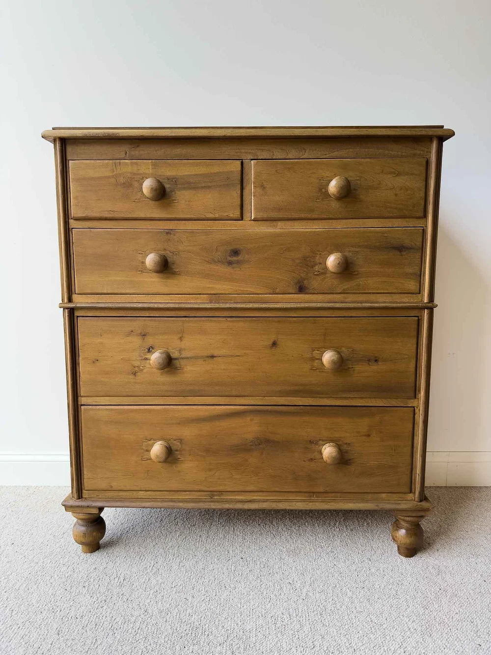 Classic set of English pine drawers