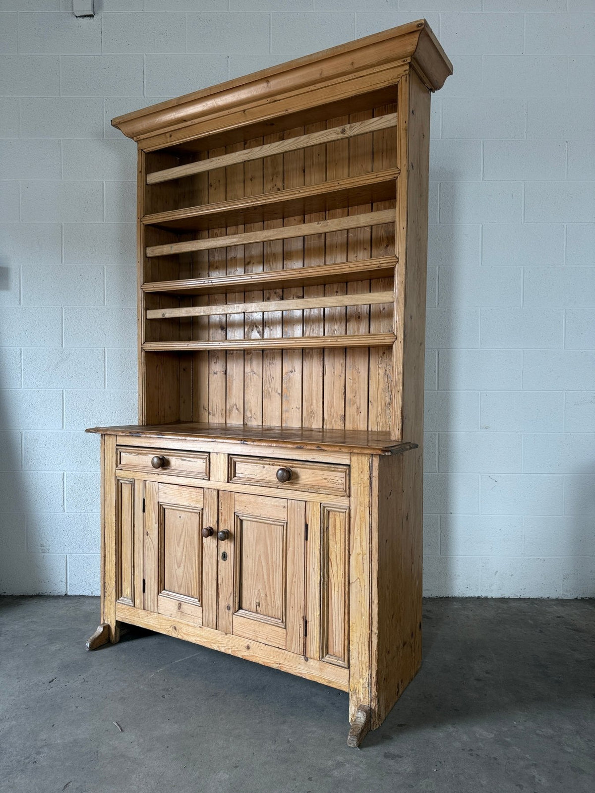 Irish kitchen hutch - House on Horizon