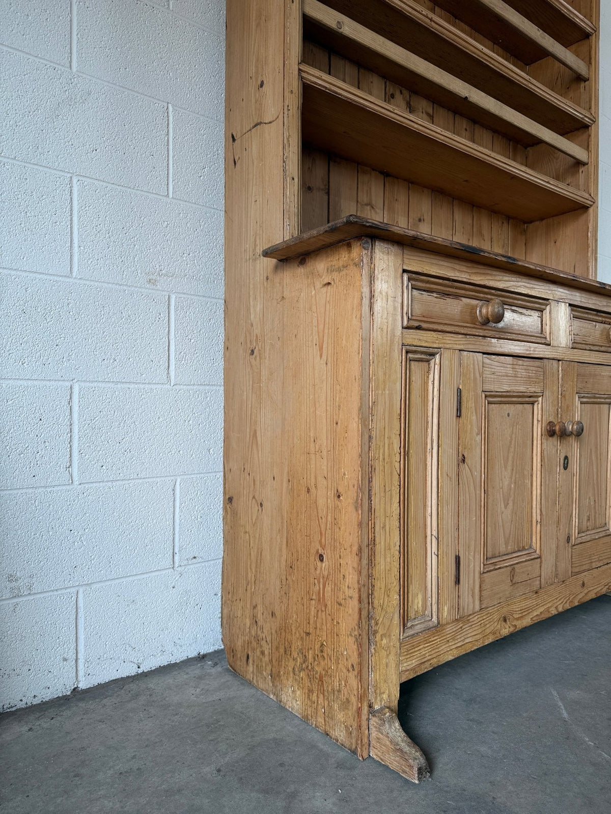 Irish kitchen hutch - House on Horizon