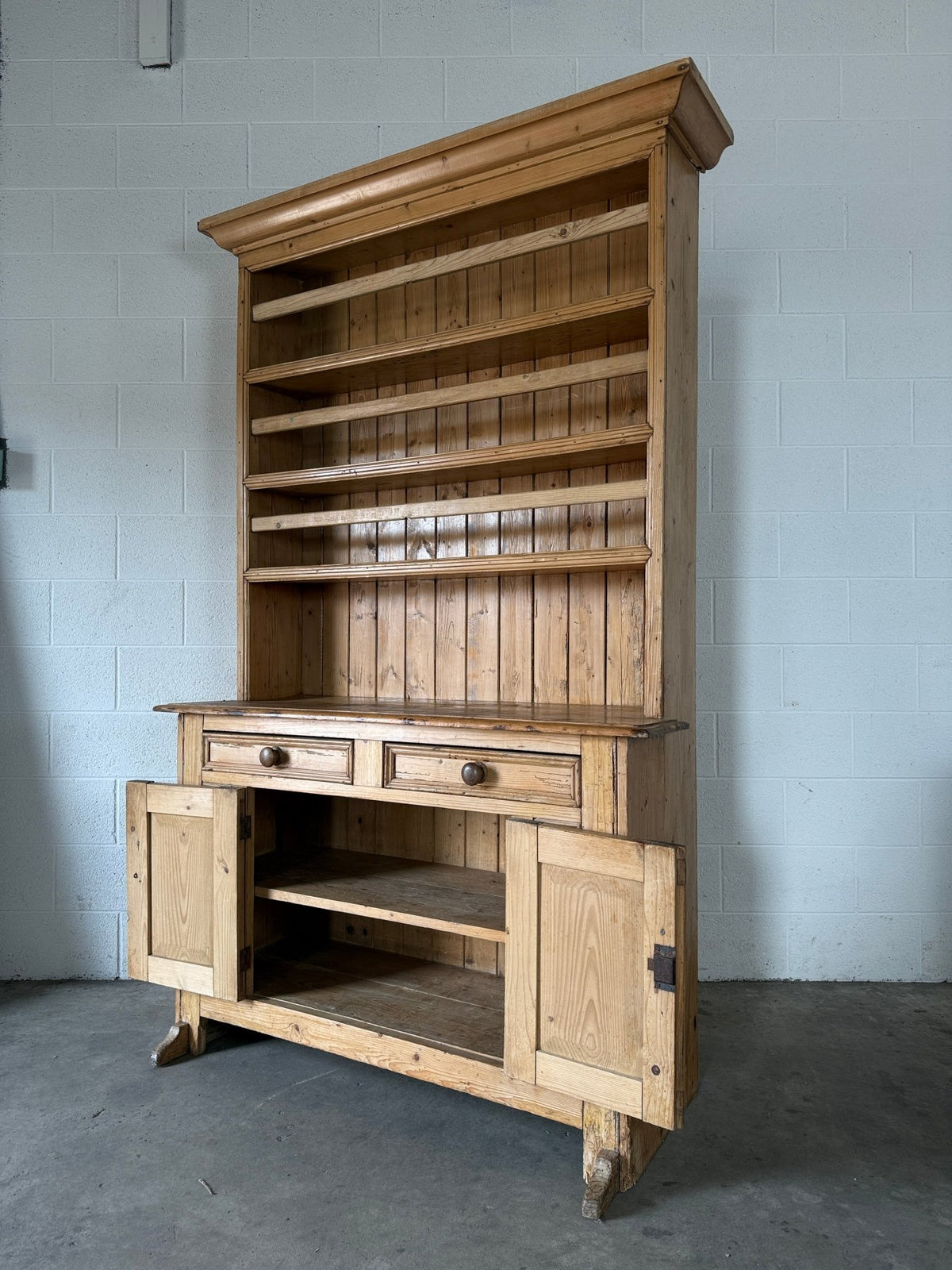 Irish kitchen hutch - House on Horizon