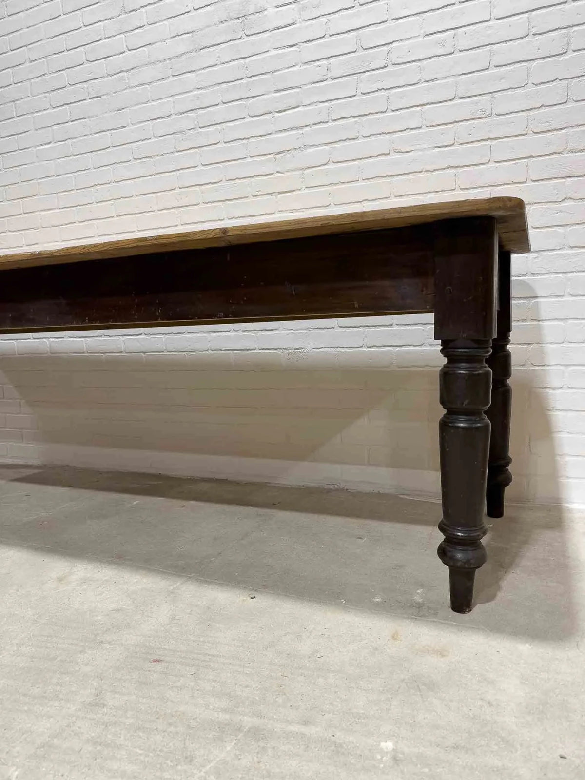 Large antique countryhouse table - House on Horizon