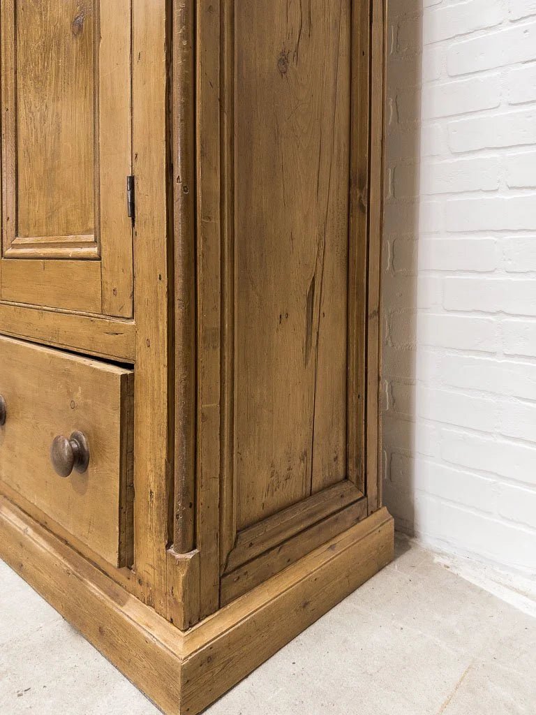 Large Victorian pine housekeepers cupboard - House on Horizon