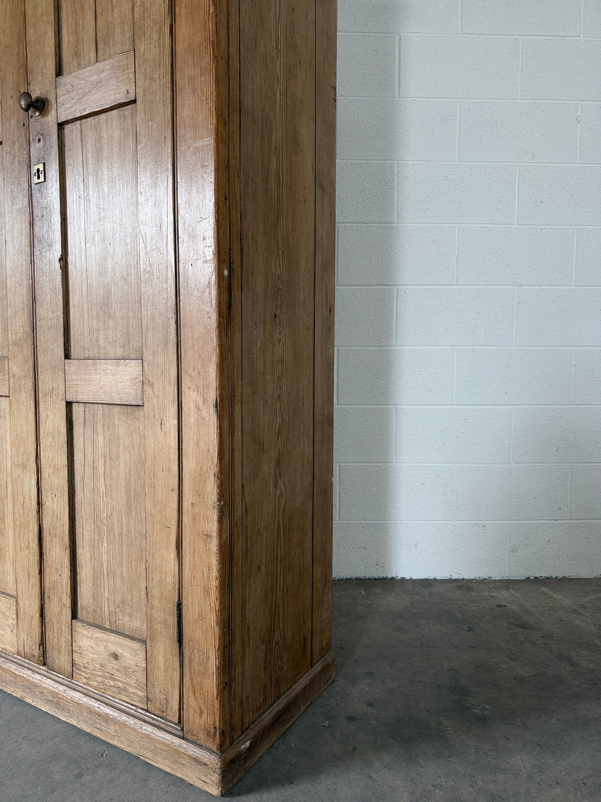 Late Victorian English pine wardrobe - House on Horizon