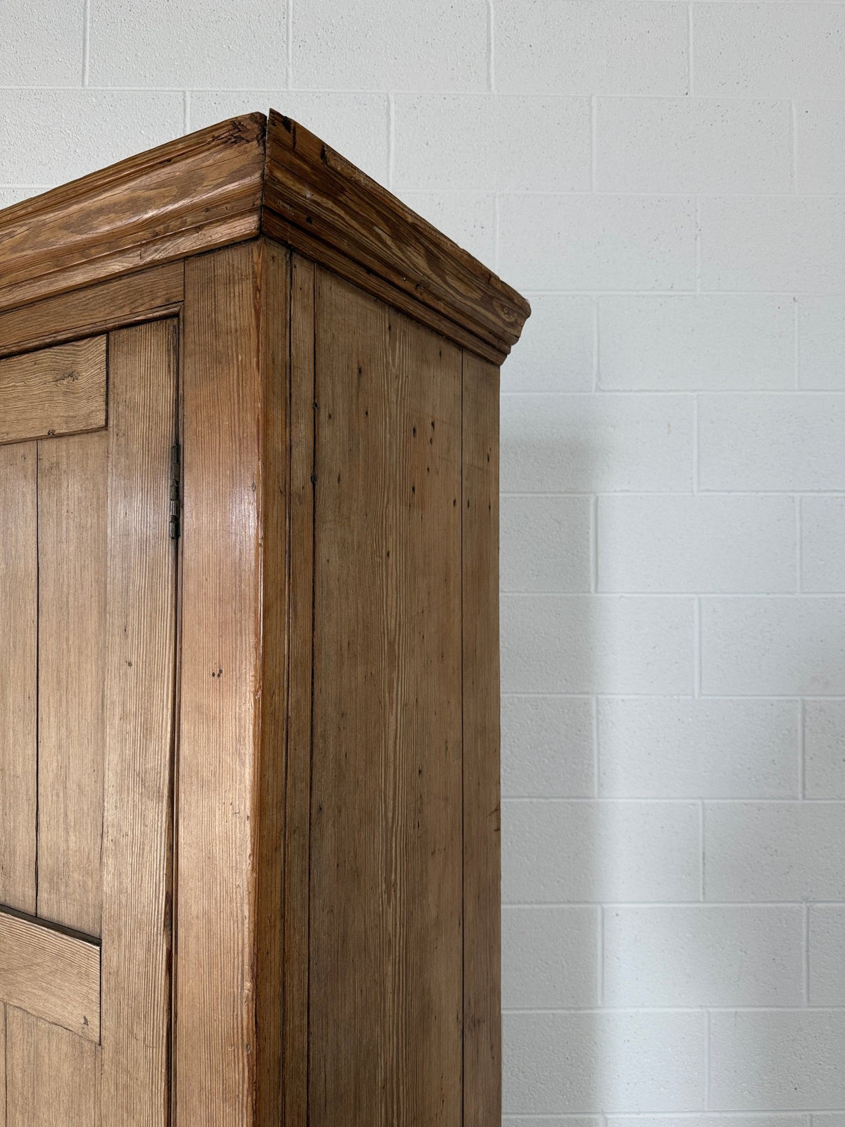 Late Victorian English pine wardrobe - House on Horizon