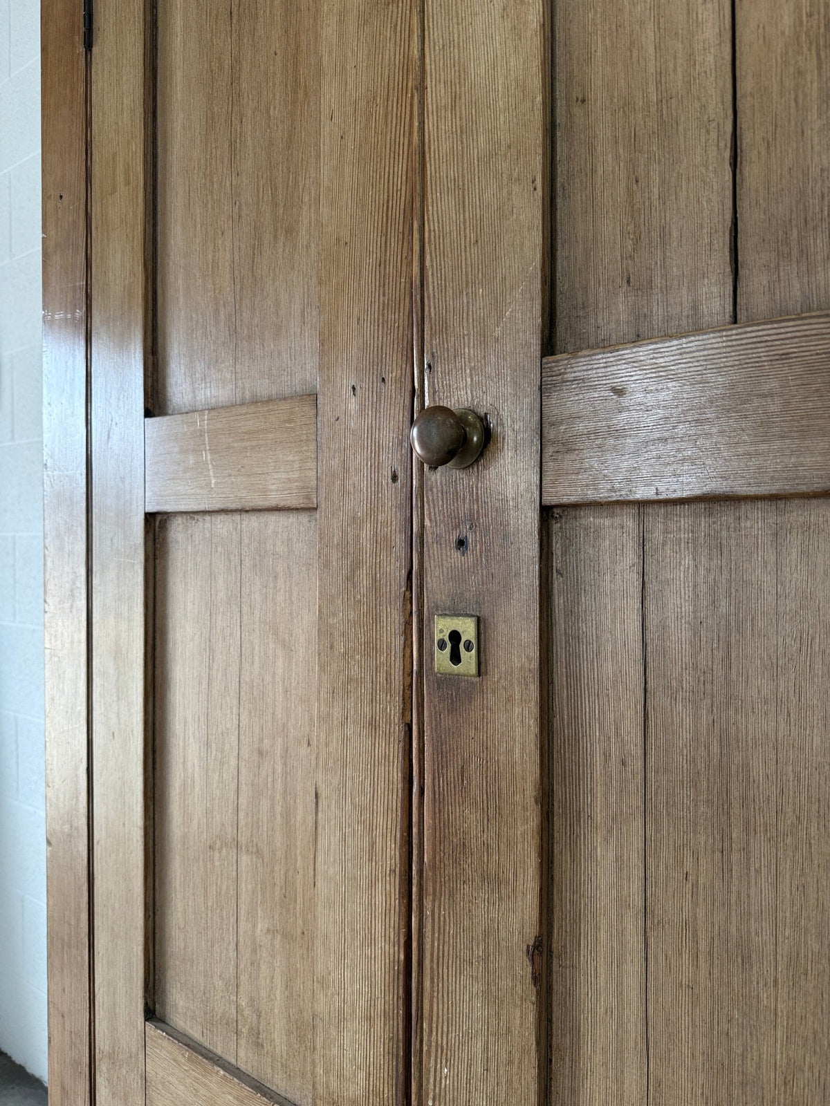 Late Victorian English pine wardrobe - House on Horizon