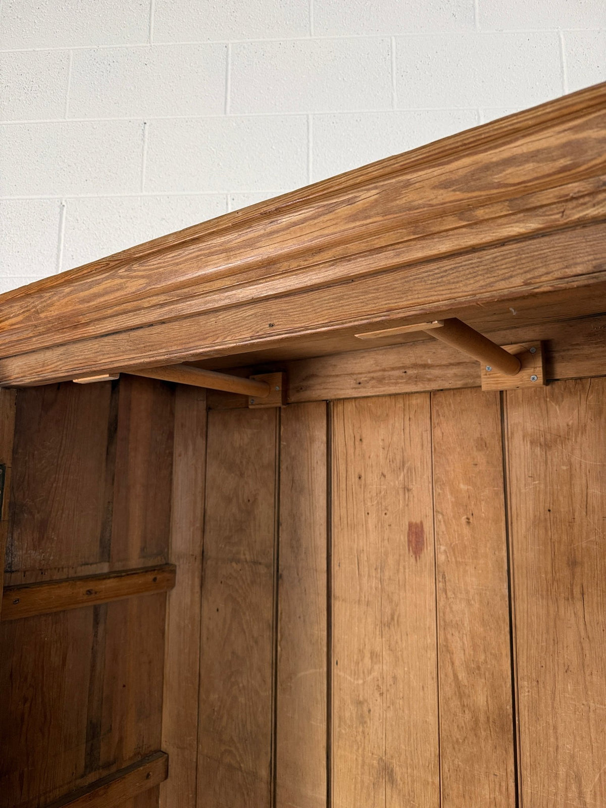 Late Victorian English pine wardrobe - House on Horizon