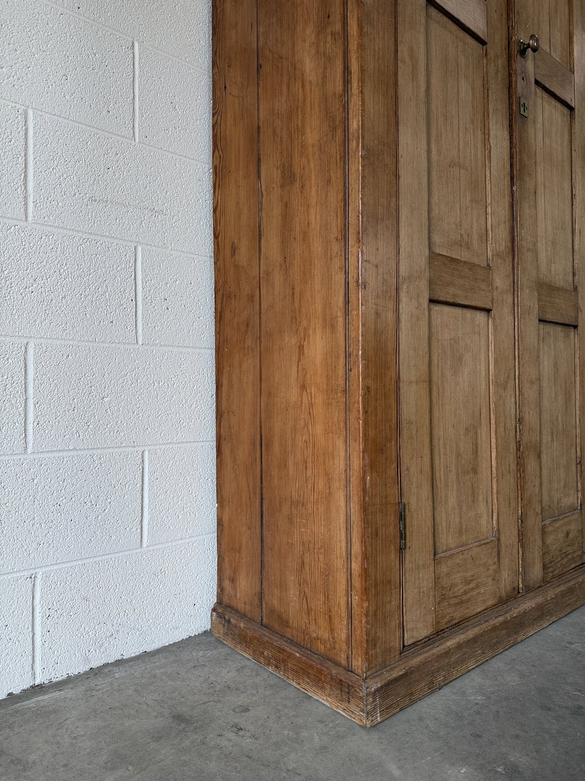 Late Victorian English pine wardrobe - House on Horizon