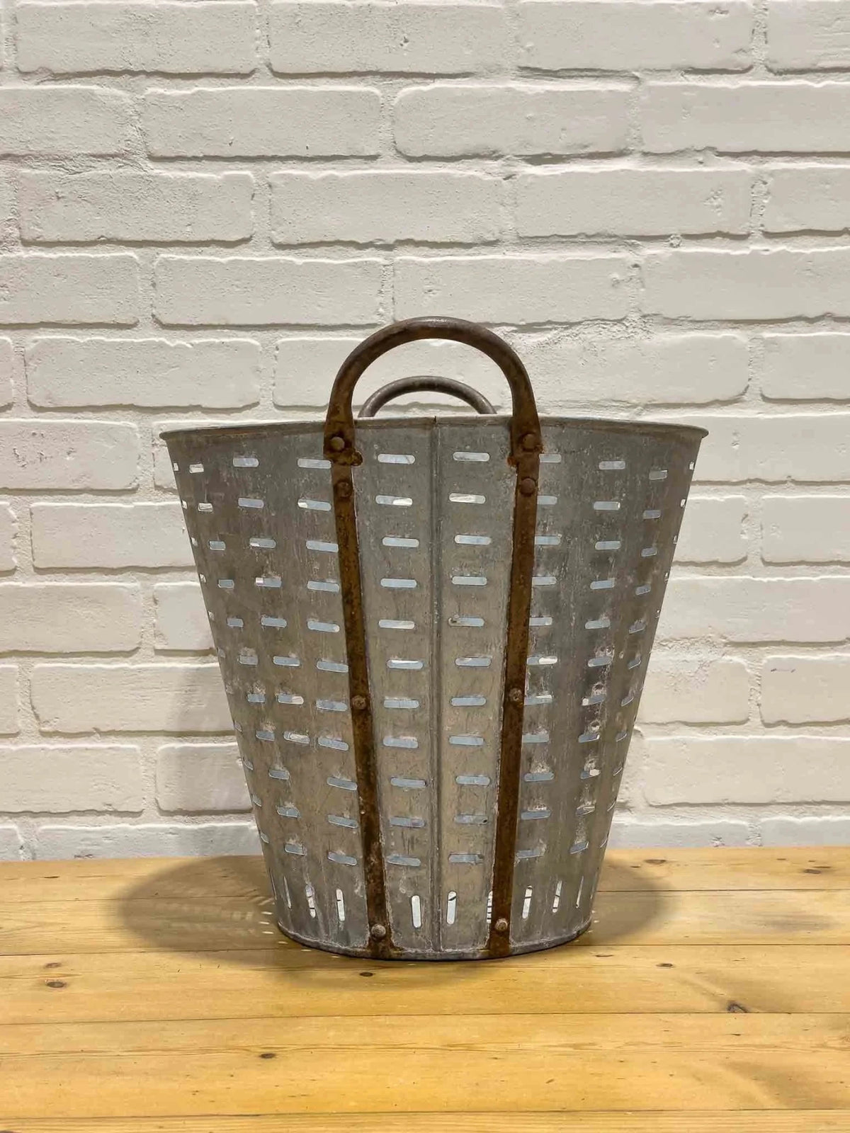 Metal olive basket - House on Horizon
