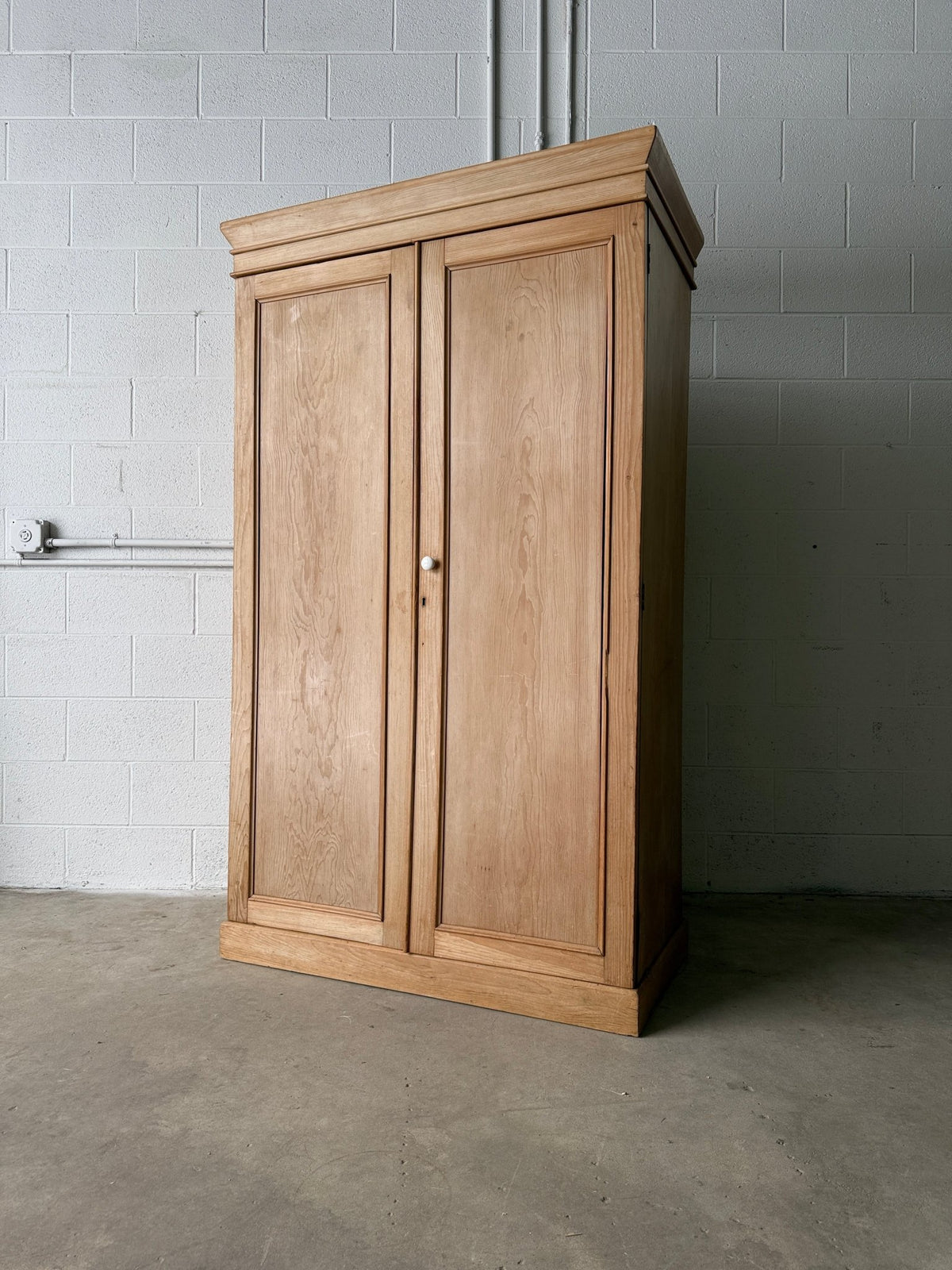 Modest antique English pine wardrobe - House on Horizon