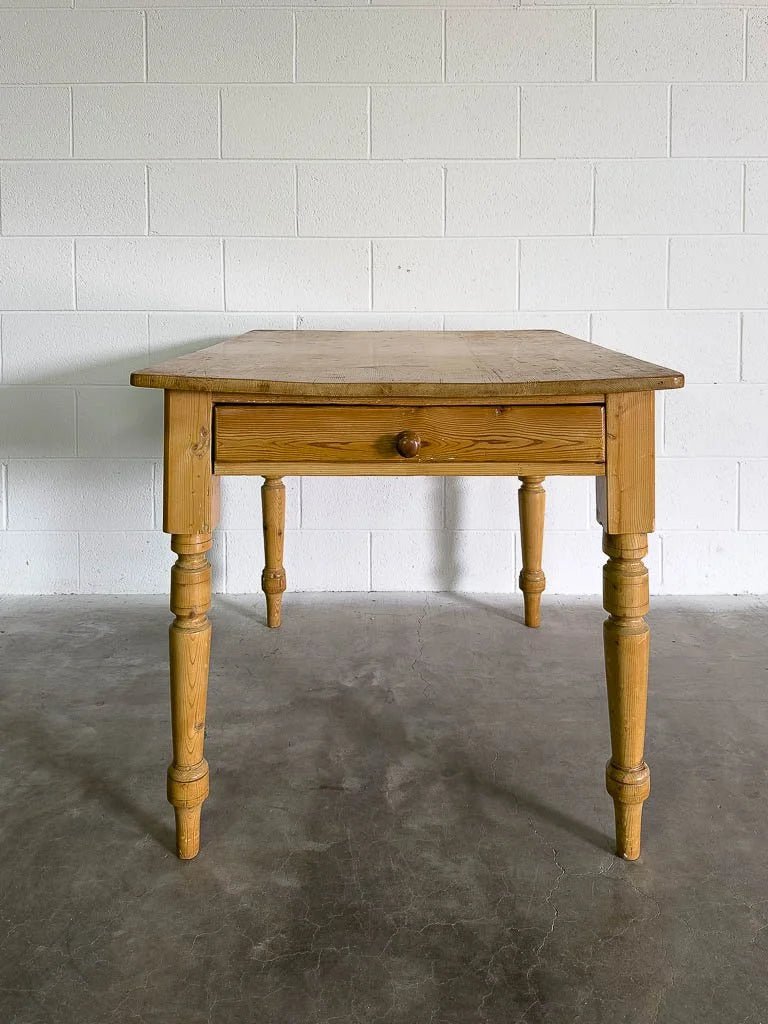 Modest antique pine kitchen table - House on Horizon