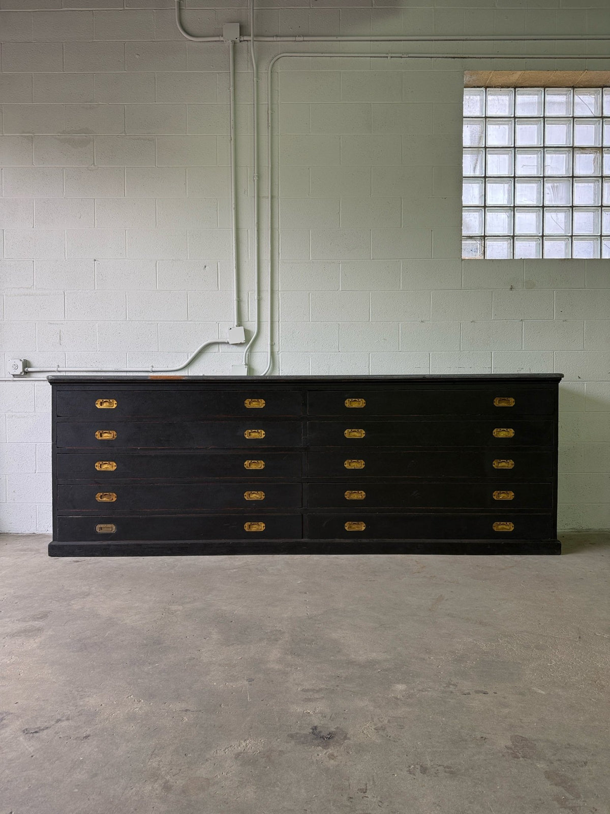 Monumental antique bank of 10 drawers with brass campaign handles - House on Horizon