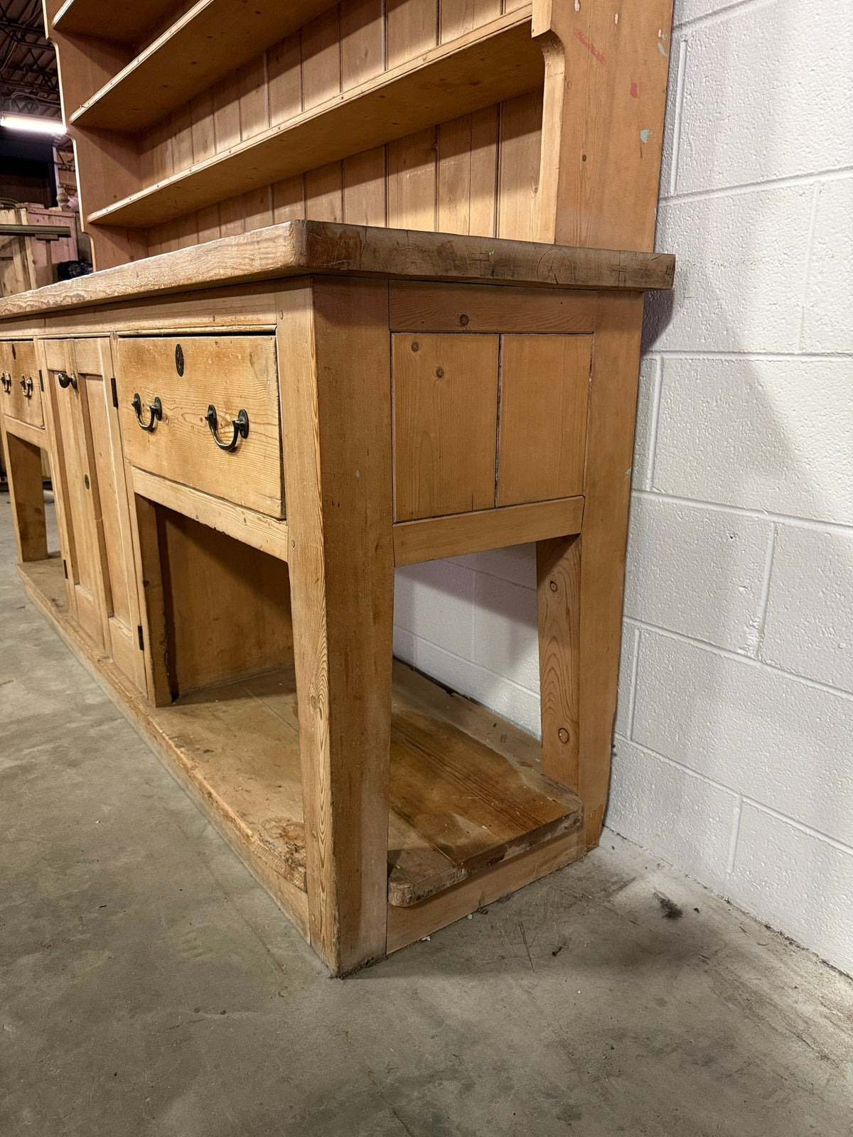 Monumental English pine kitchen dresser - House on Horizon