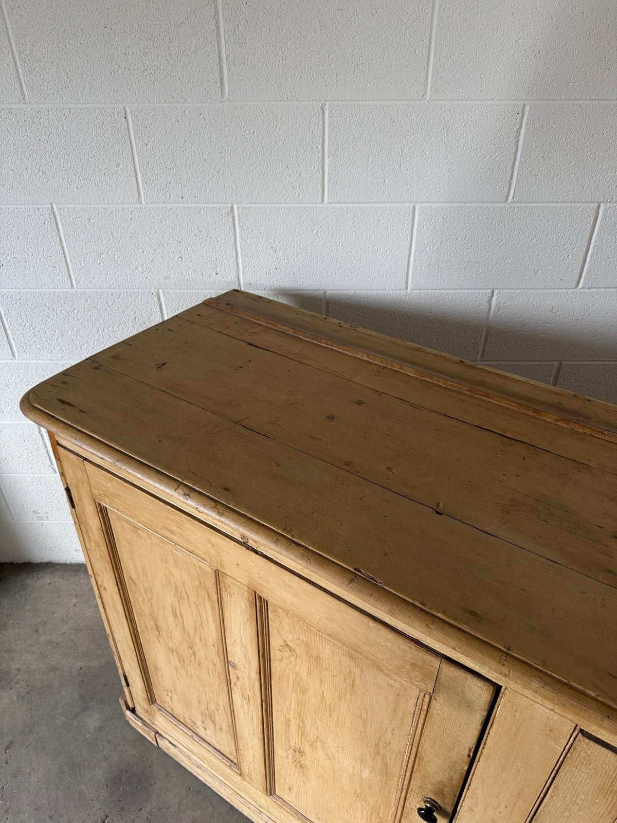Monumental English pine sideboard - House on Horizon