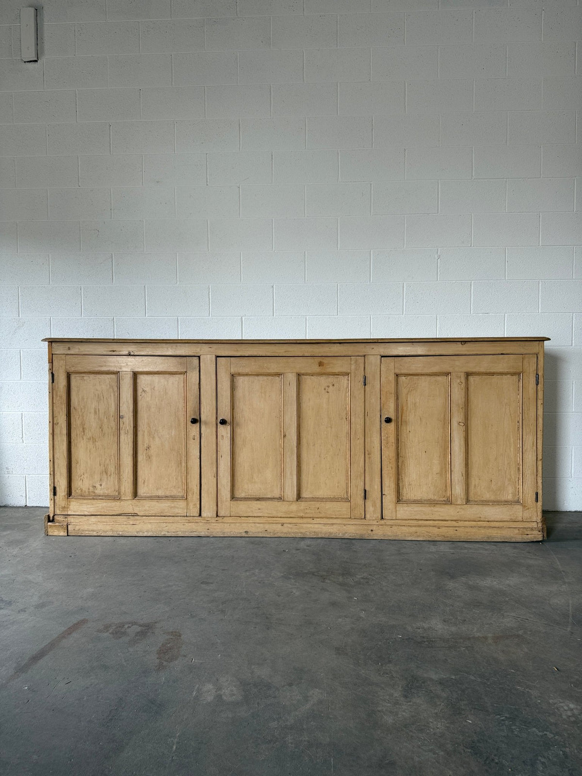 Monumental English pine sideboard - House on Horizon