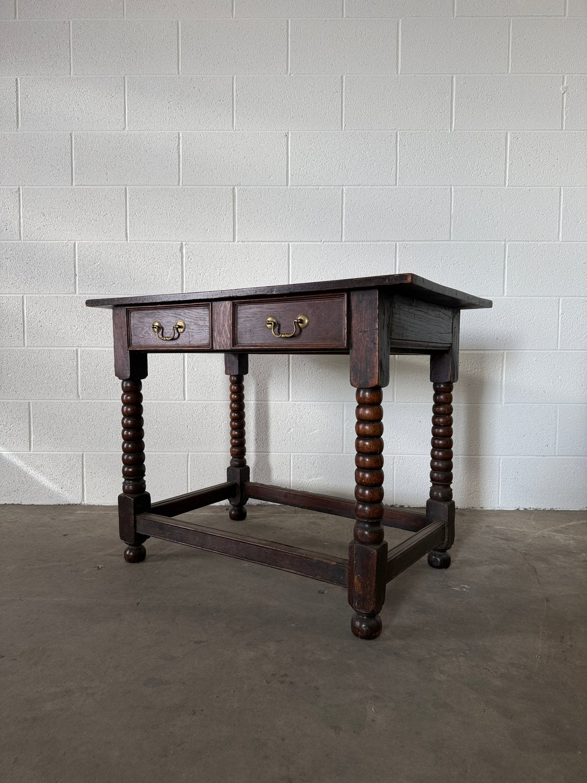 Oak bobbin leg side table - House on Horizon