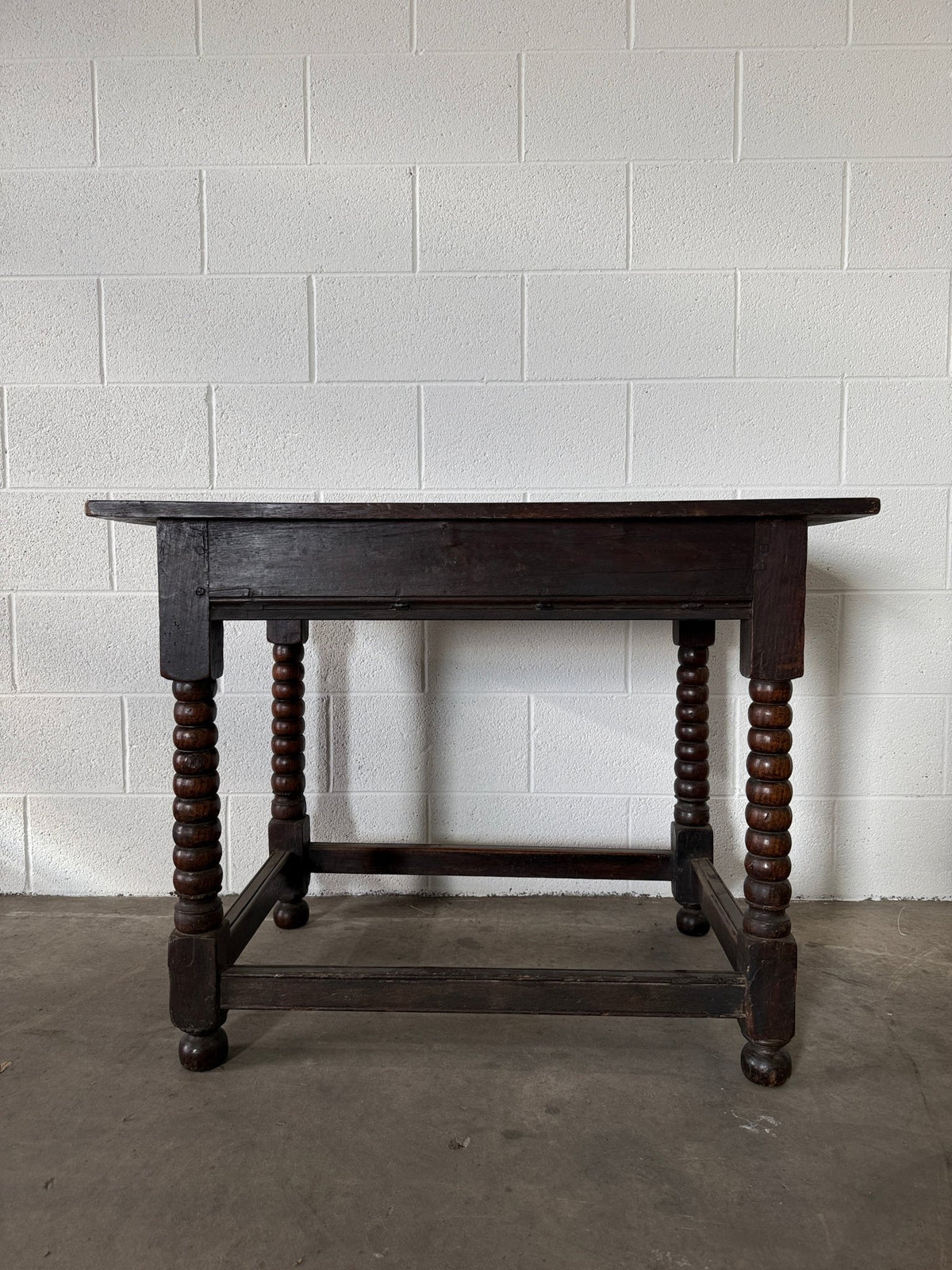 Oak bobbin leg side table - House on Horizon