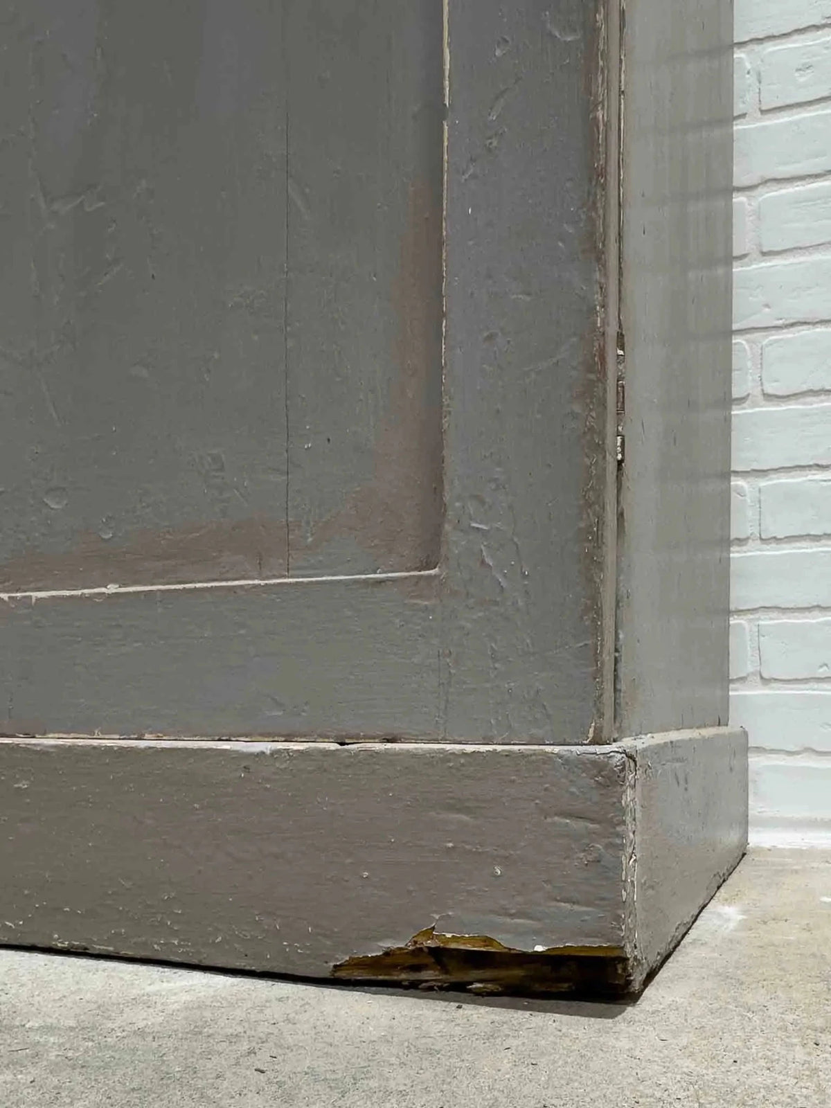 Painted English cupboard - House on Horizon