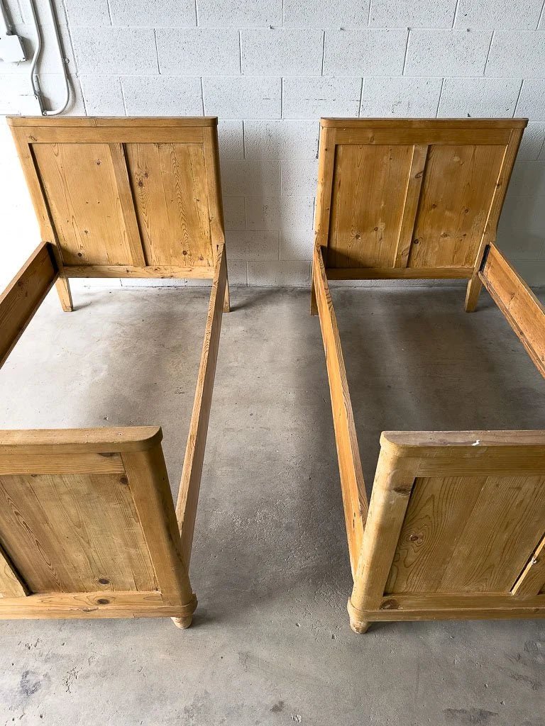 Pair of antique pine sleigh beds - House on Horizon
