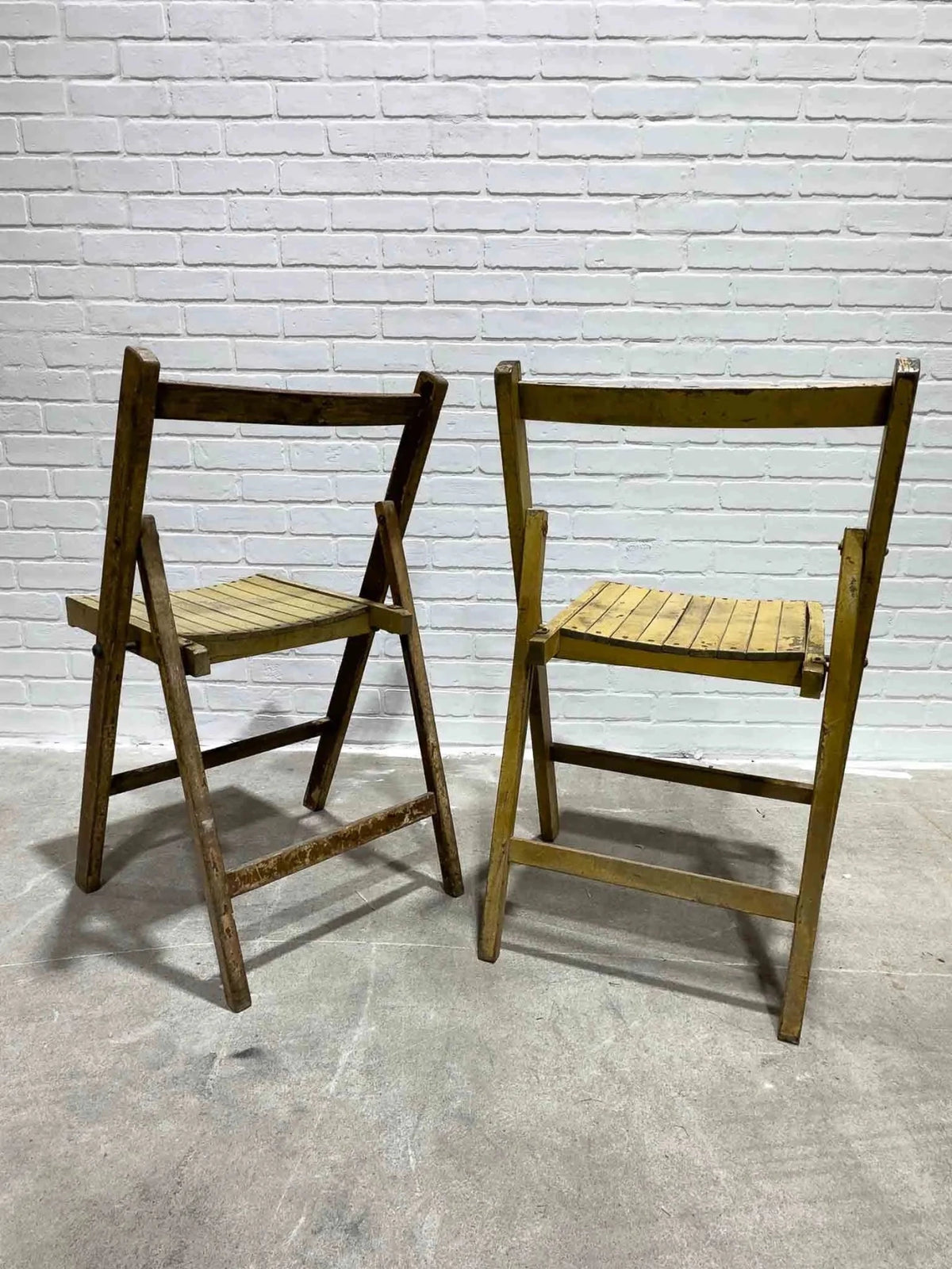 Pair of vintage yellow folding chairs - House on Horizon