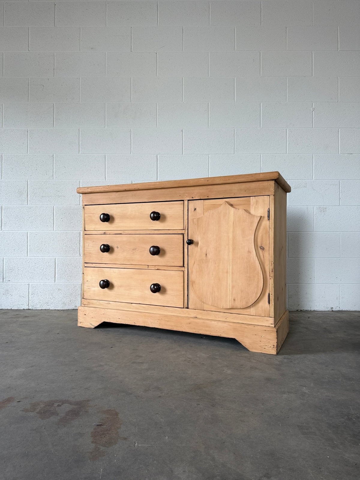 Petit English pine sideboard with contrasting knobs - House on Horizon