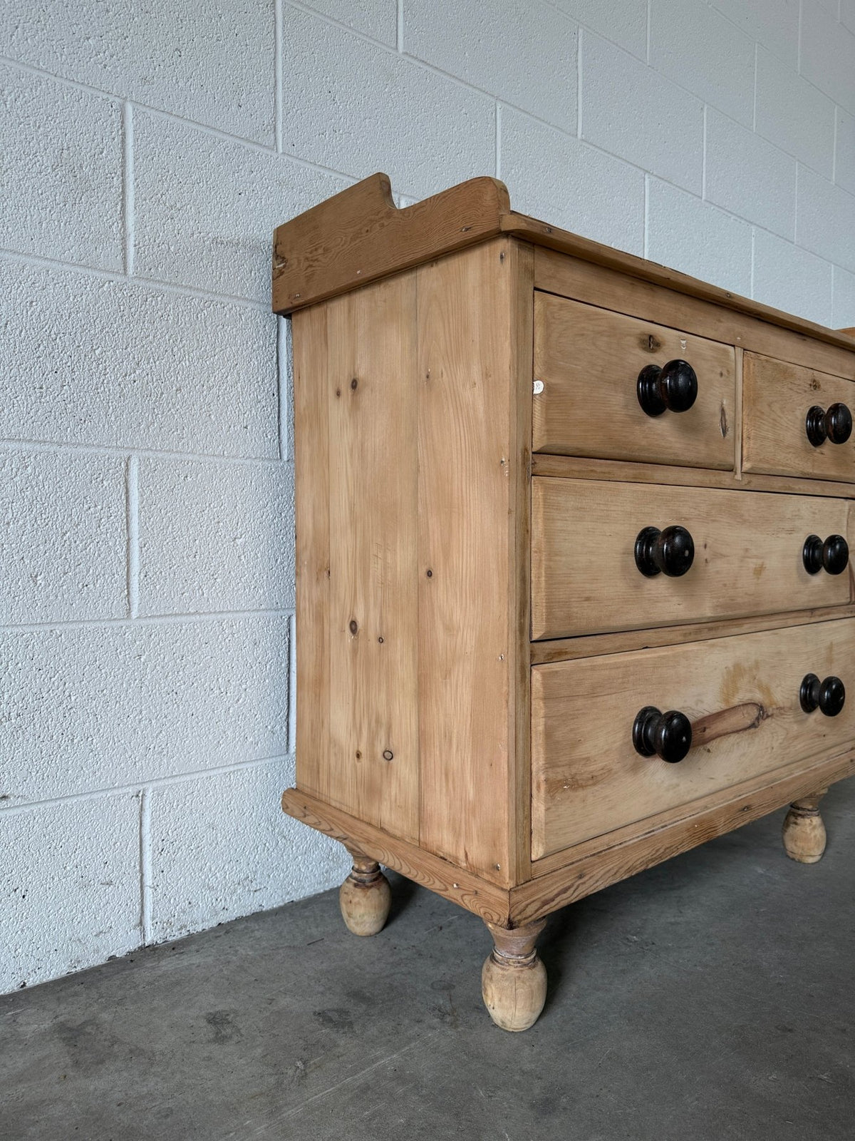 Petite blonde chest of drawers with key - House on Horizon