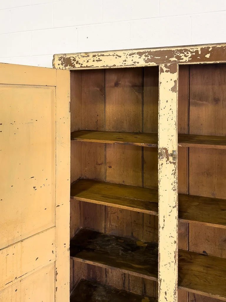Primitive cupboard in chippy paint - House on Horizon