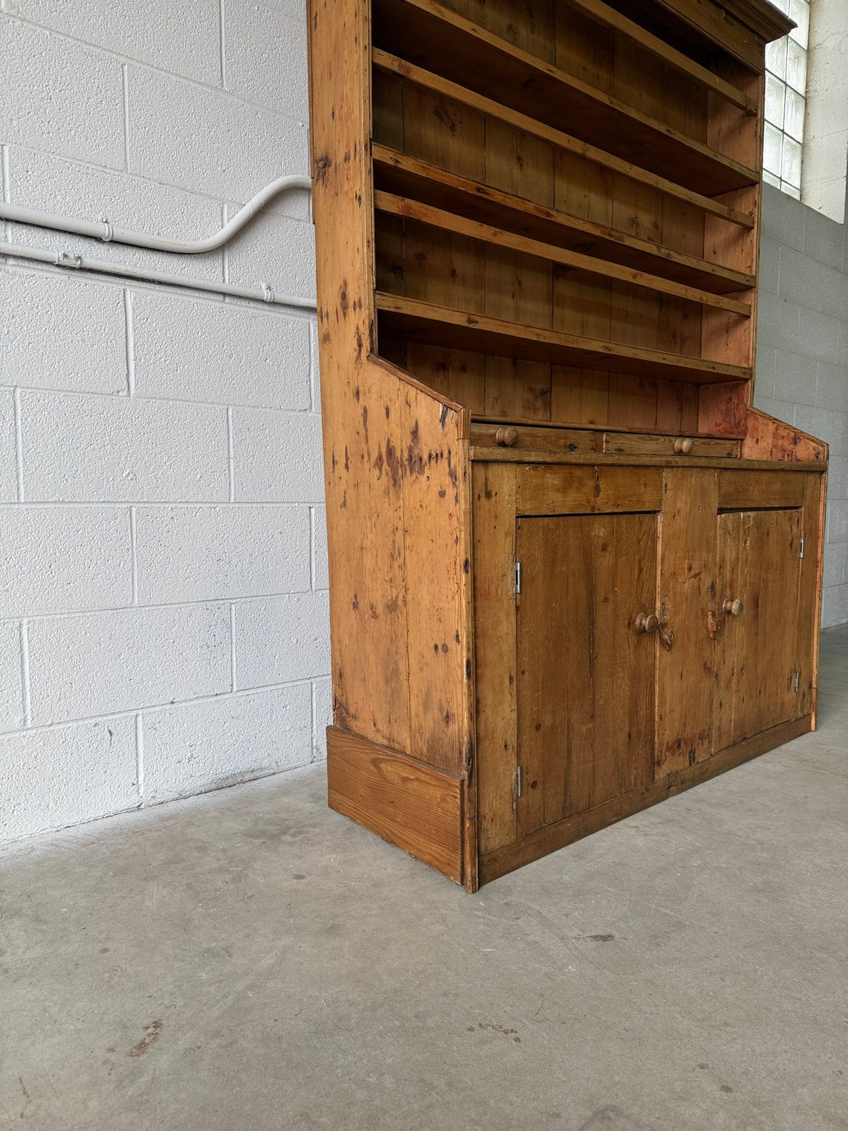 Primitive Irish antique kitchen dresser - House on Horizon