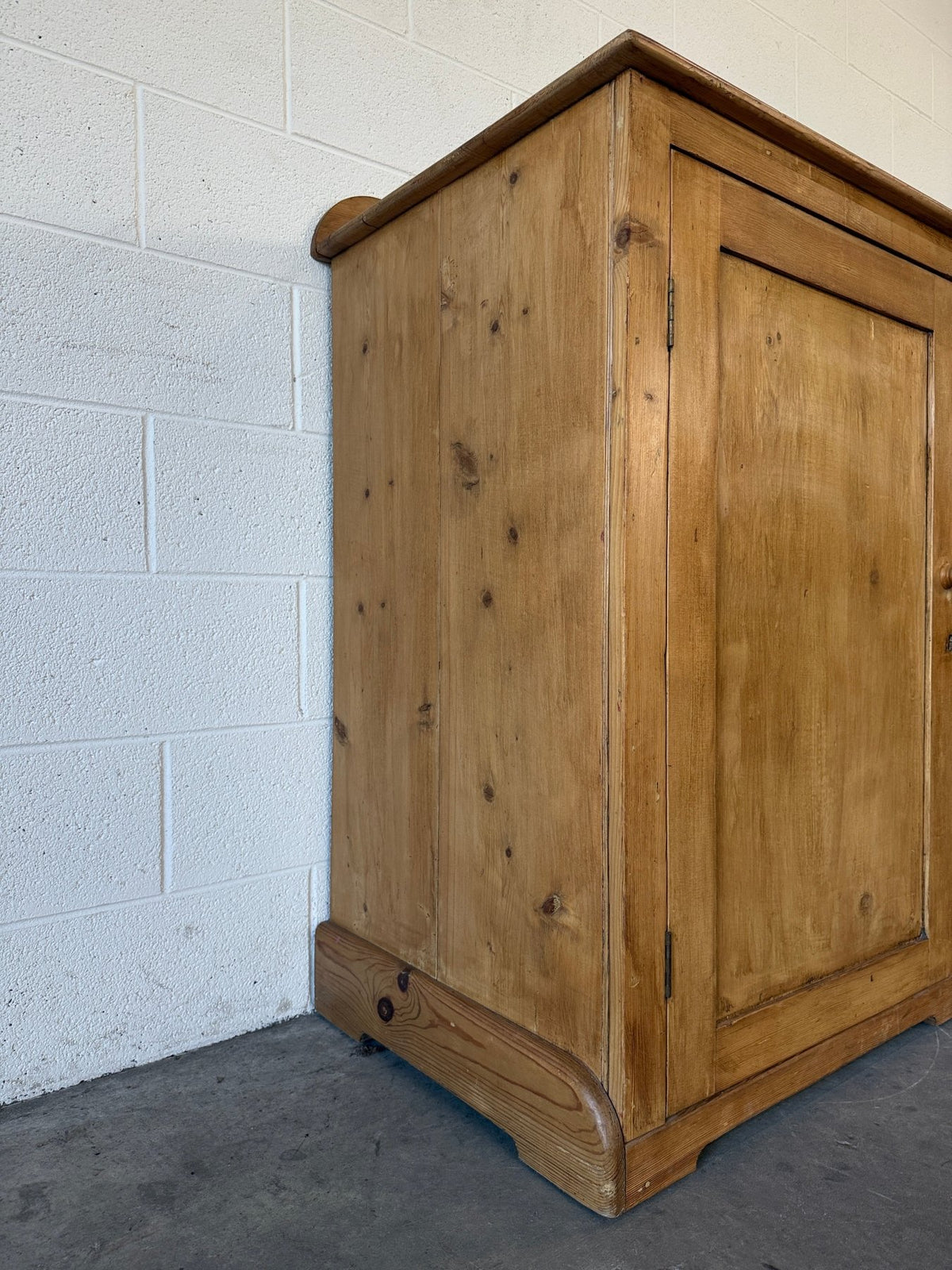 Simple English antique pine cupboard - House on Horizon
