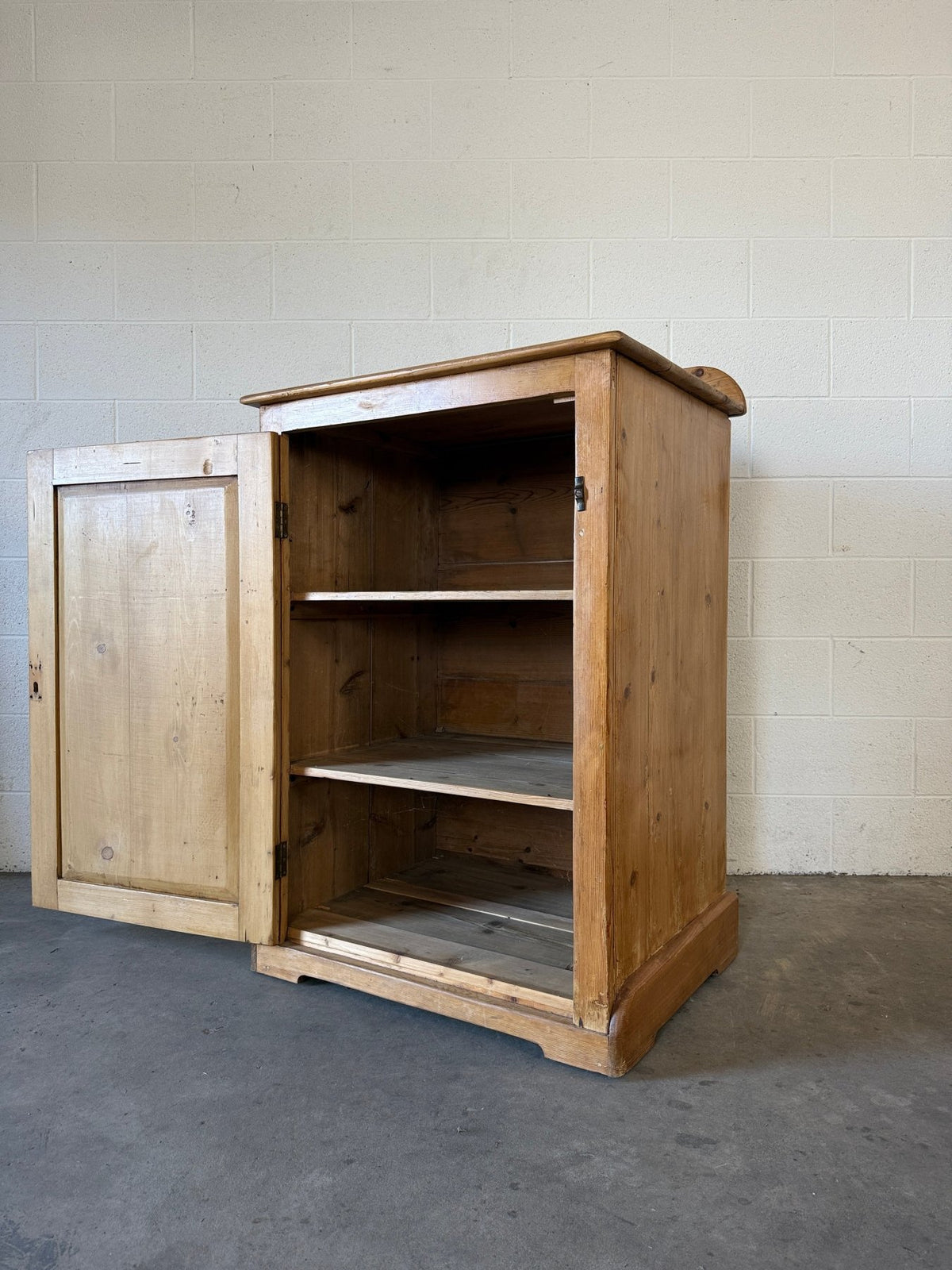 Simple English antique pine cupboard - House on Horizon