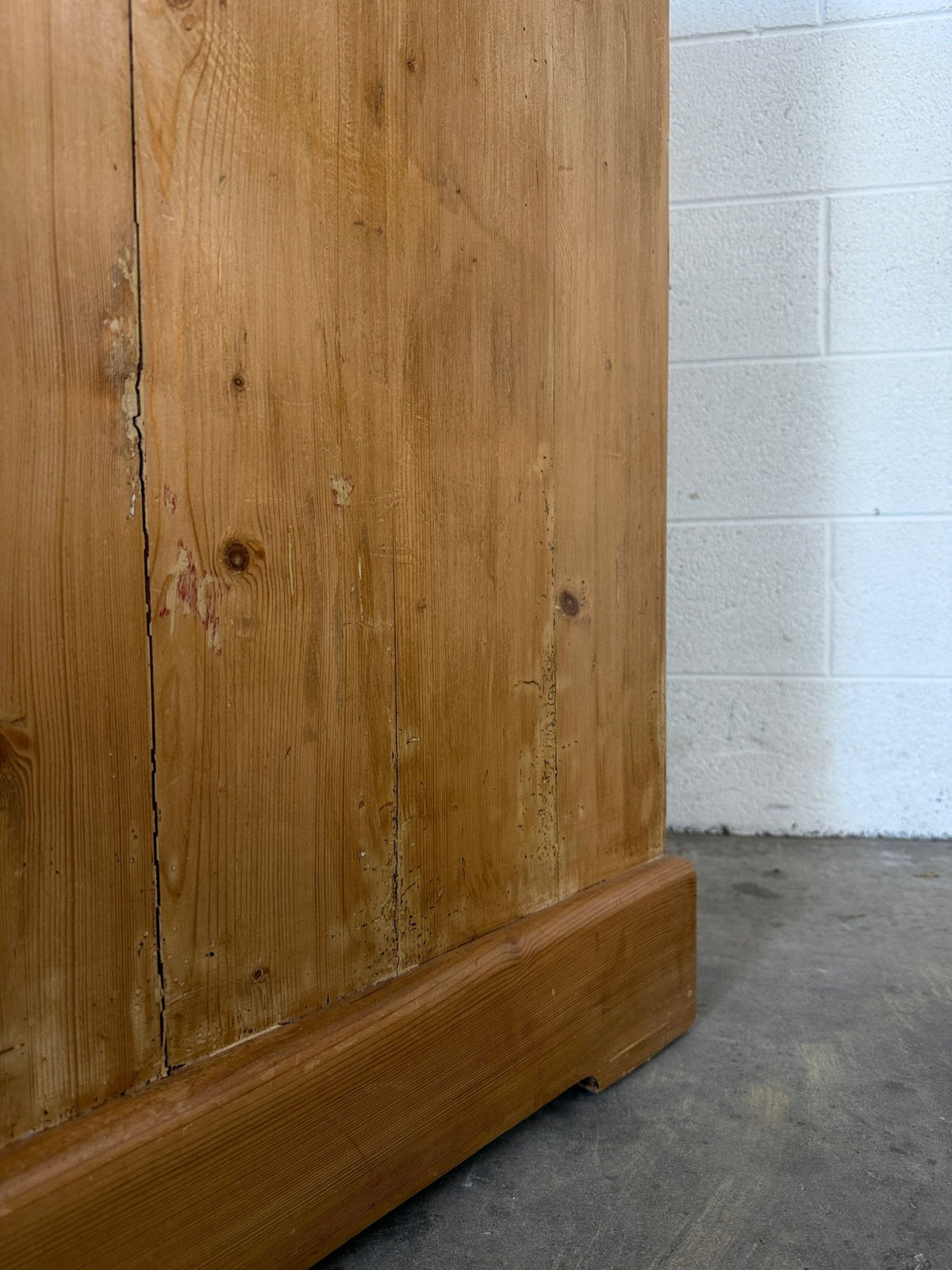Simple English antique pine cupboard - House on Horizon