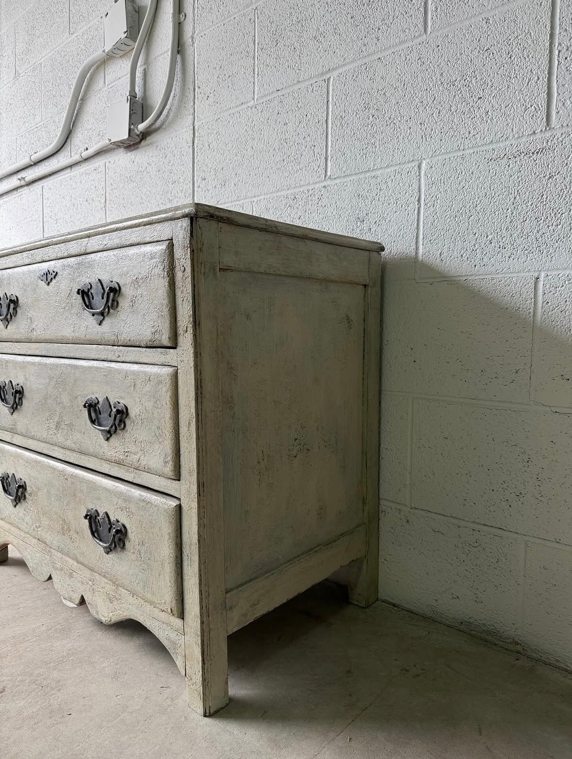 Small antique French set of painted drawers - House on Horizon