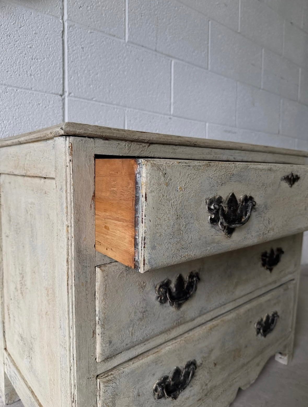 Small antique French set of painted drawers - House on Horizon