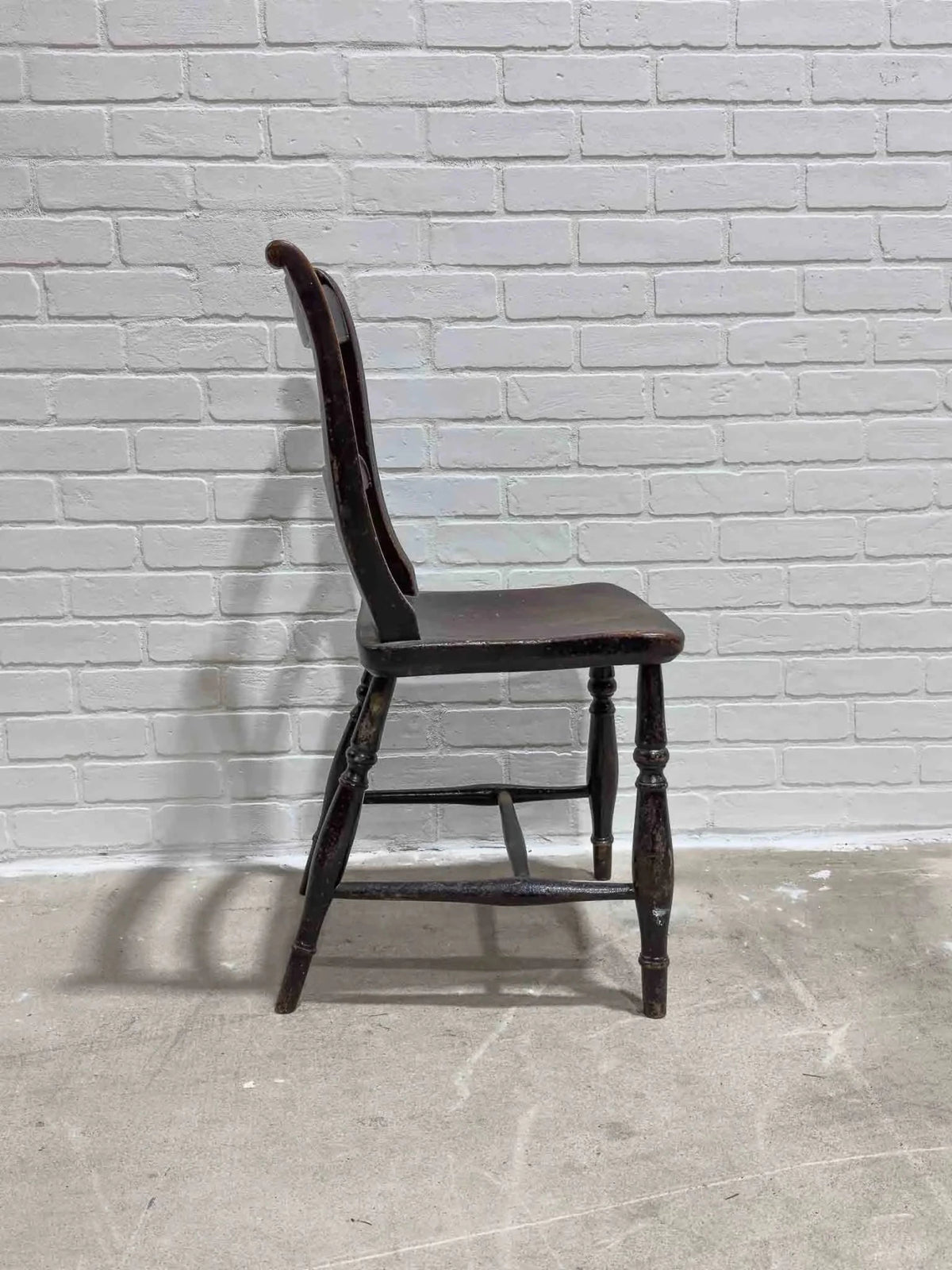 Small English antique chair - House on Horizon