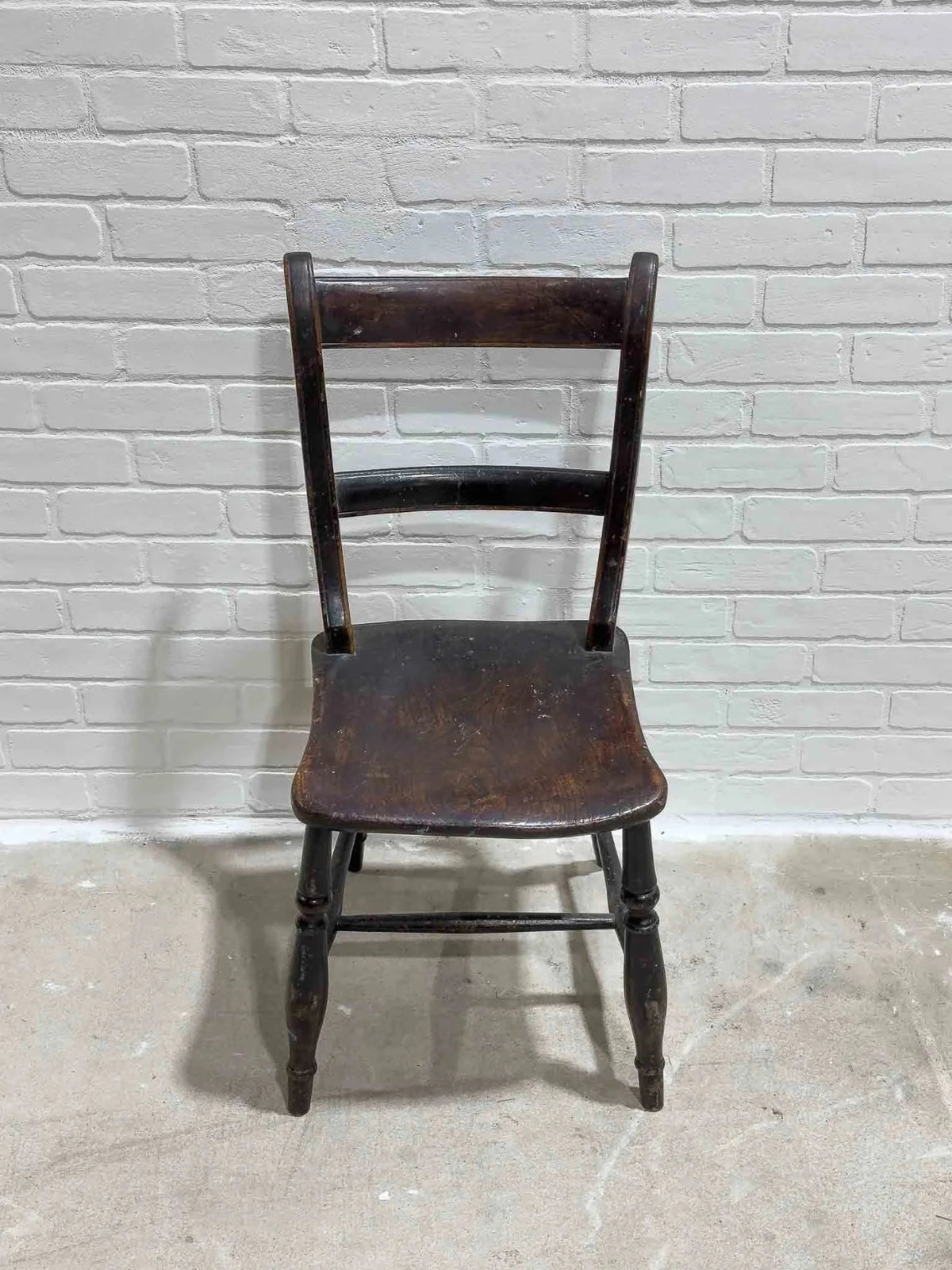 Small English antique chair - House on Horizon