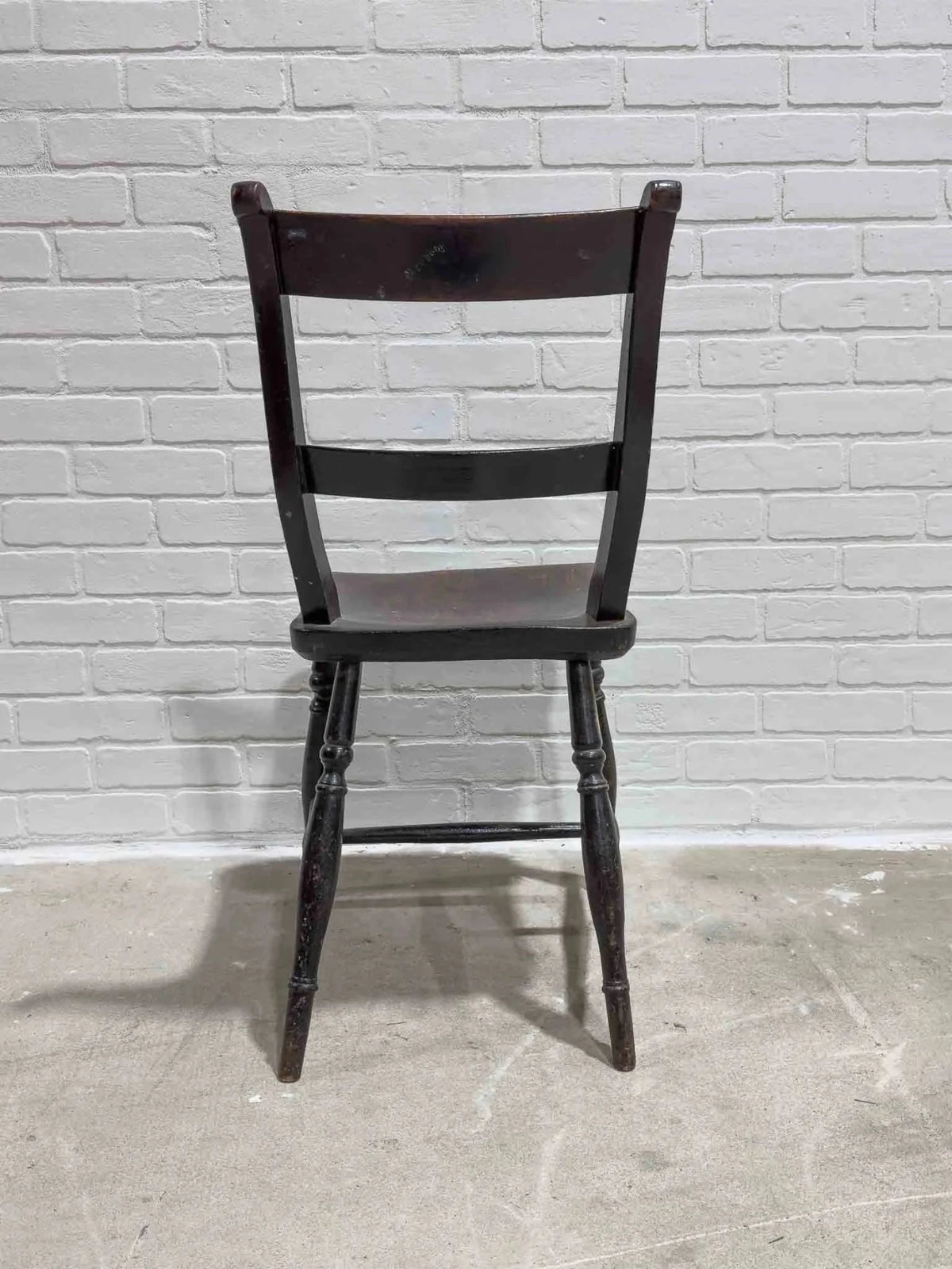 Small English antique chair - House on Horizon