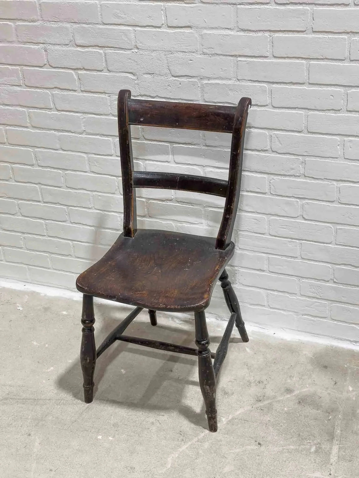 Small English antique chair - House on Horizon