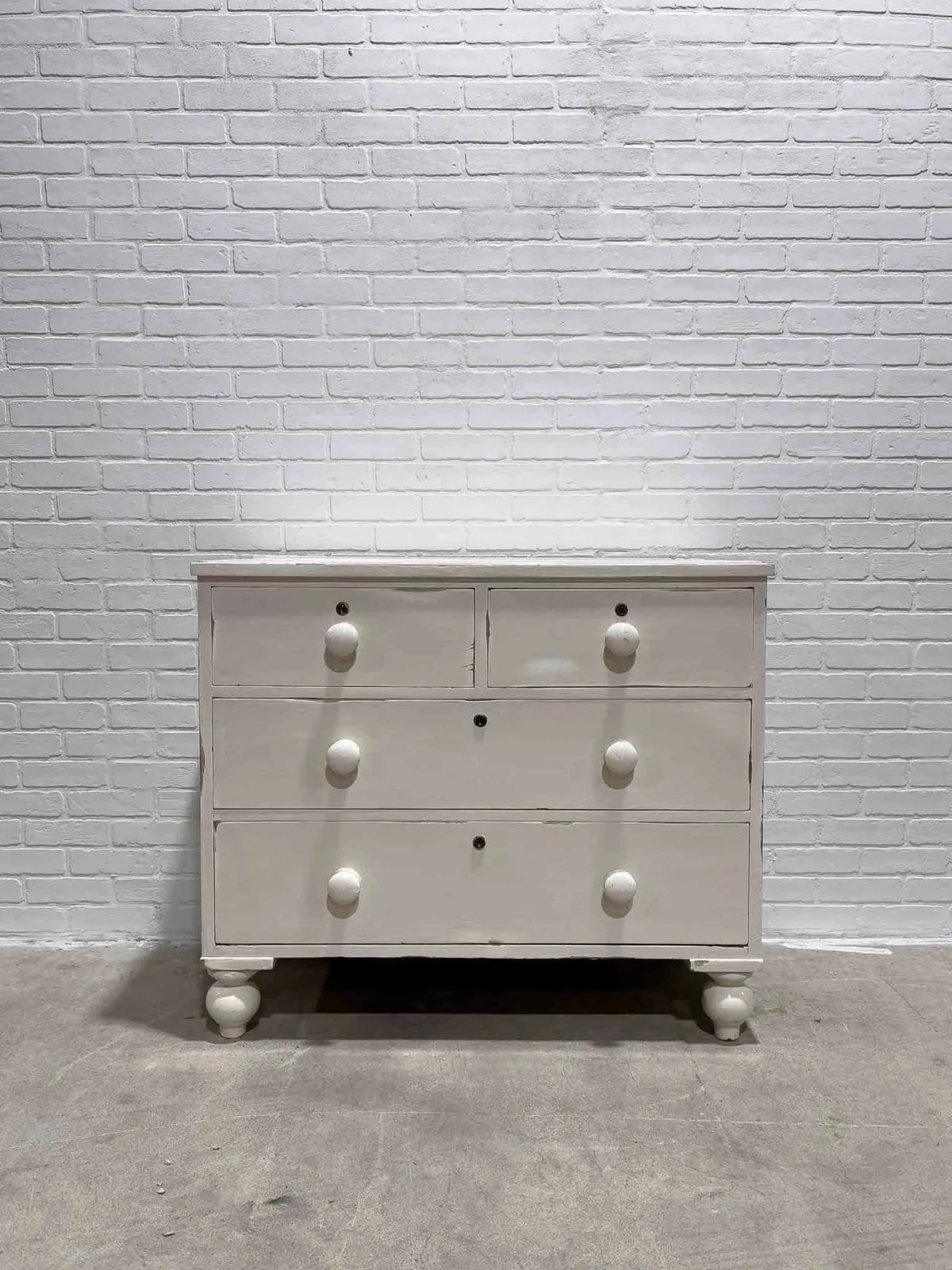 Small English dresser - House on Horizon
