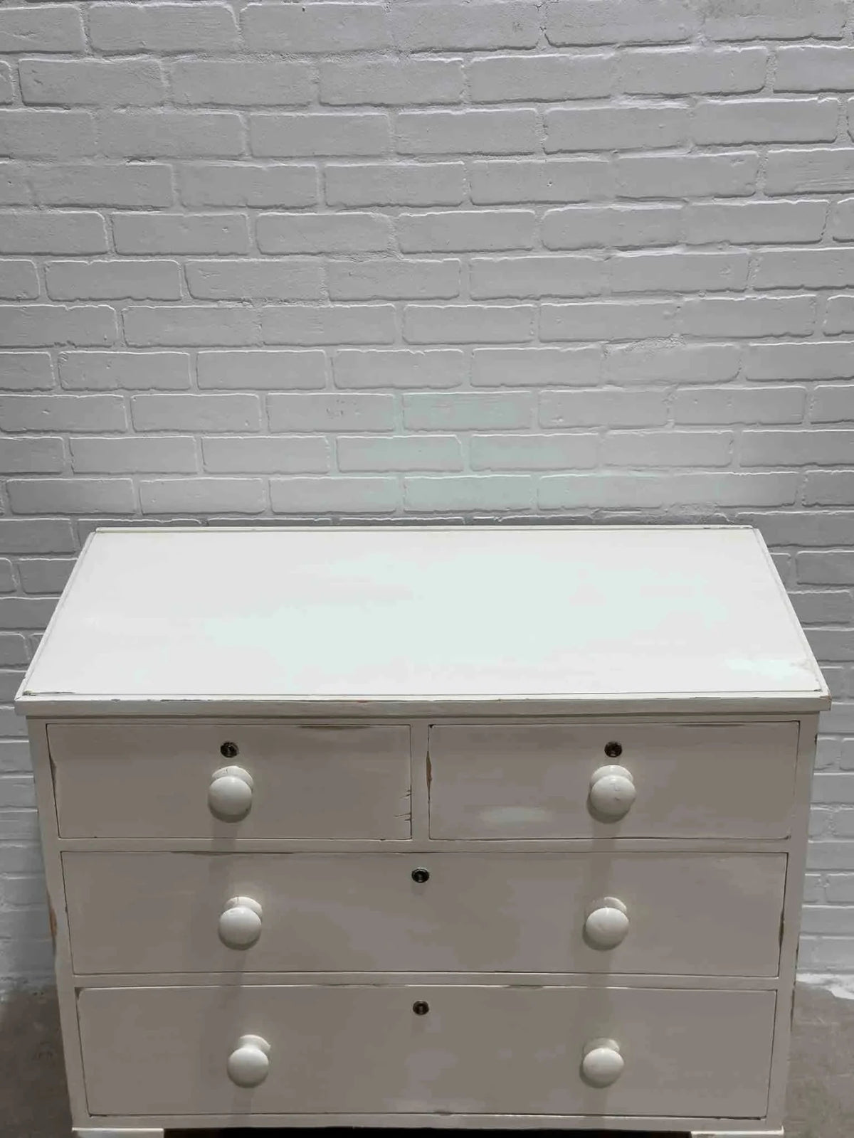 Small English dresser - House on Horizon