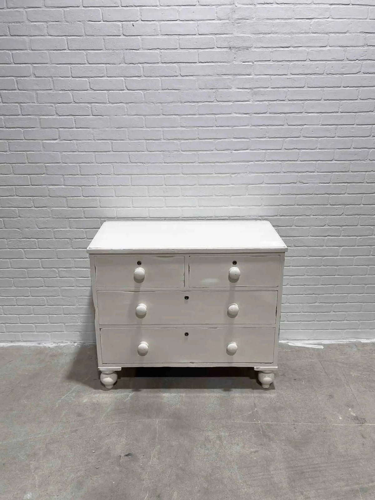 Small English dresser - House on Horizon