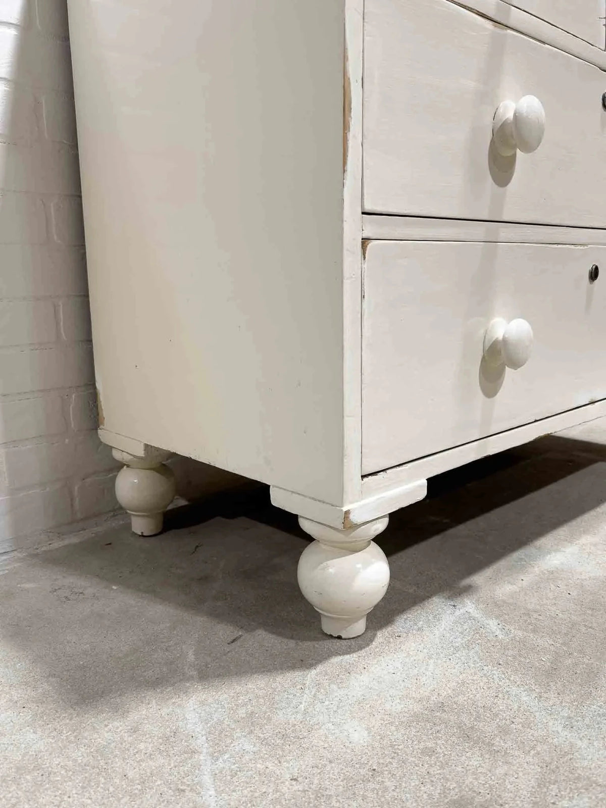 Small English dresser - House on Horizon