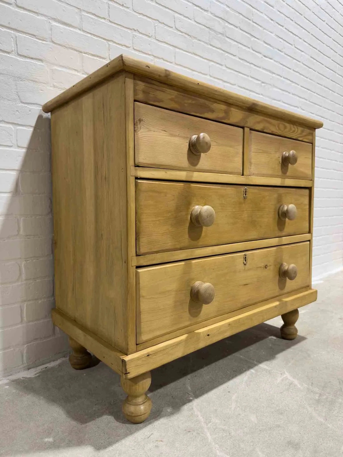 Small English pine dresser - House on Horizon