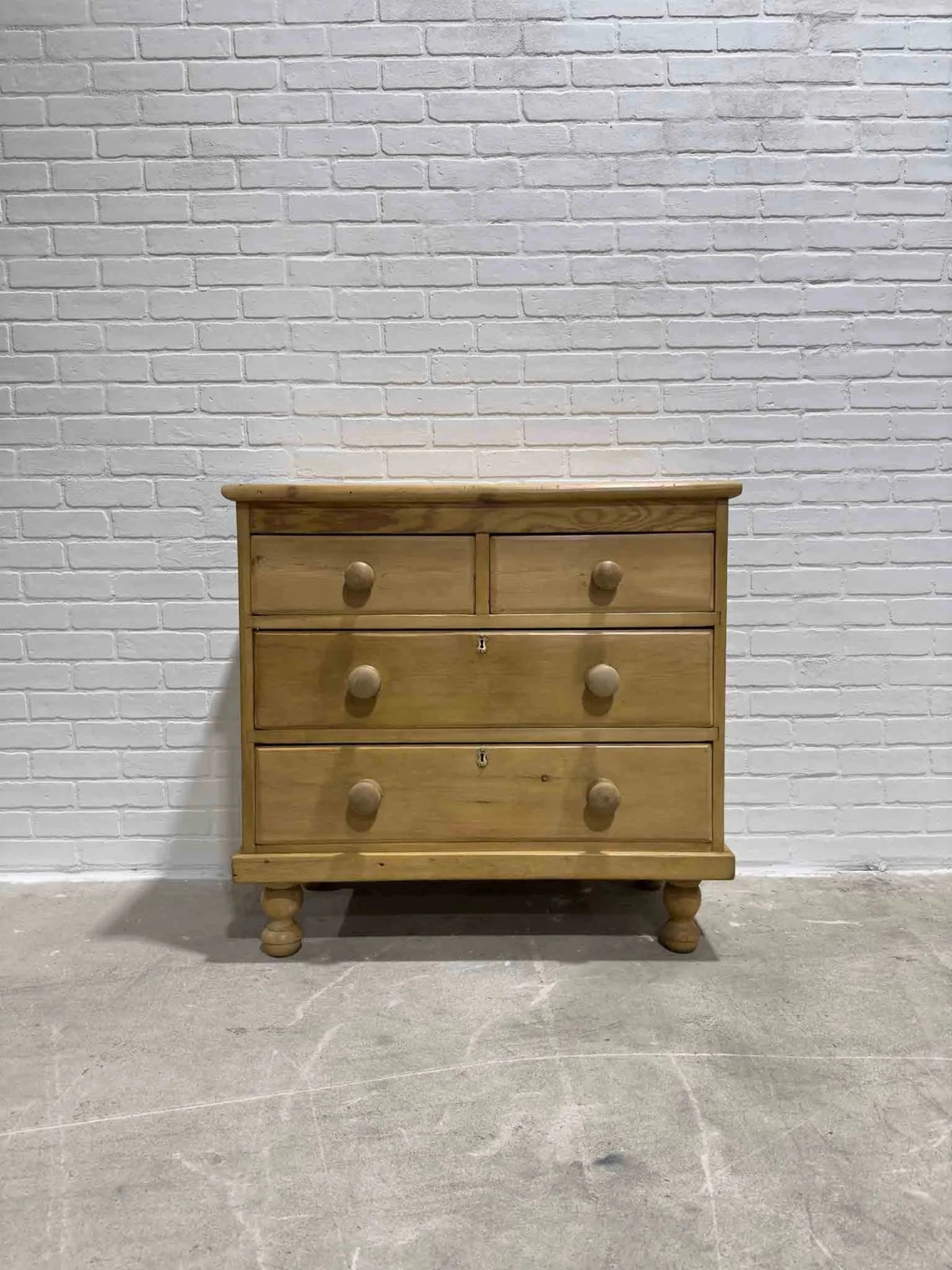 Small English pine dresser - House on Horizon