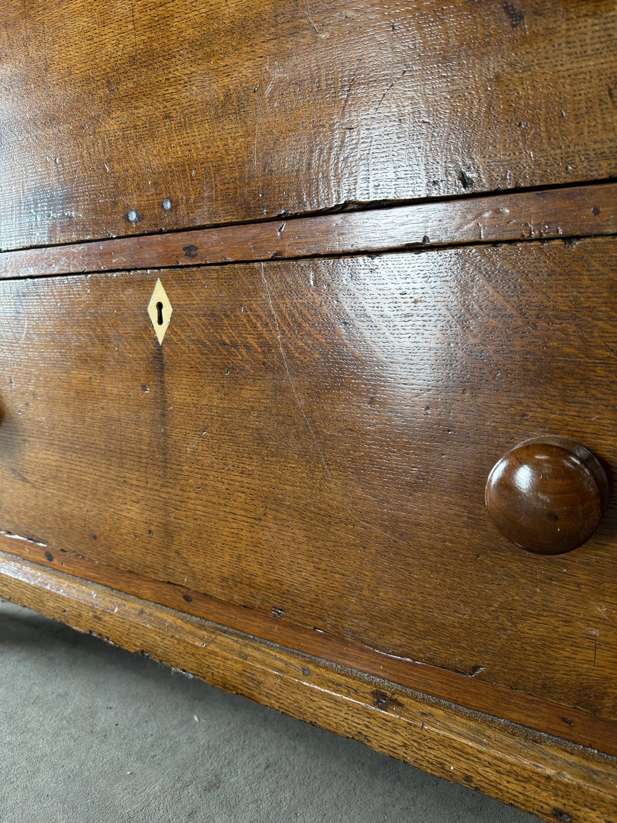 Stunning late Georgian oak linen press - House on Horizon
