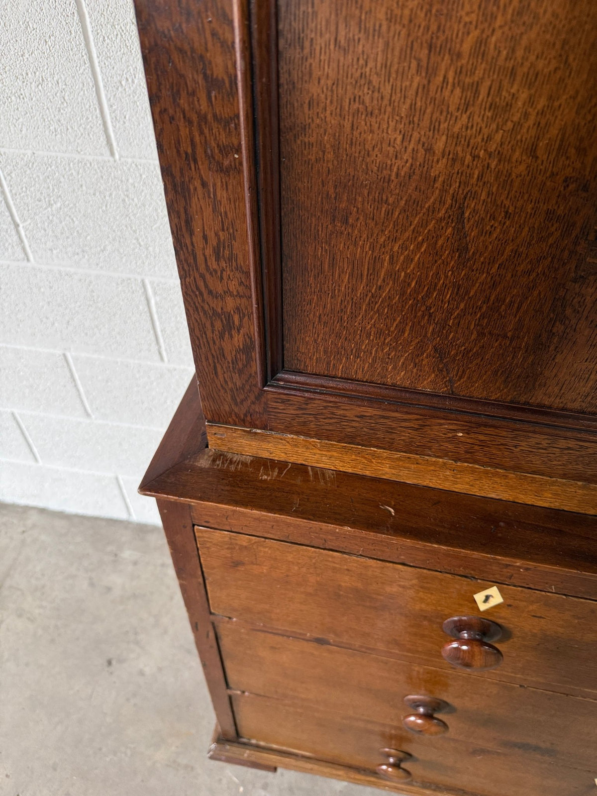 Stunning late Georgian oak linen press - House on Horizon