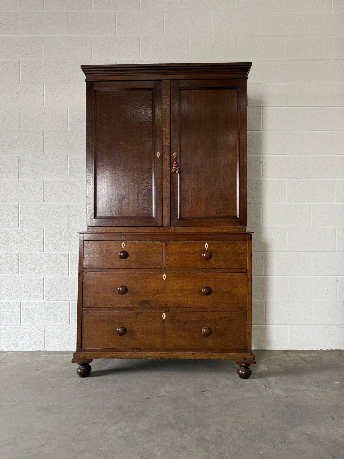 Stunning late Georgian oak linen press - House on Horizon