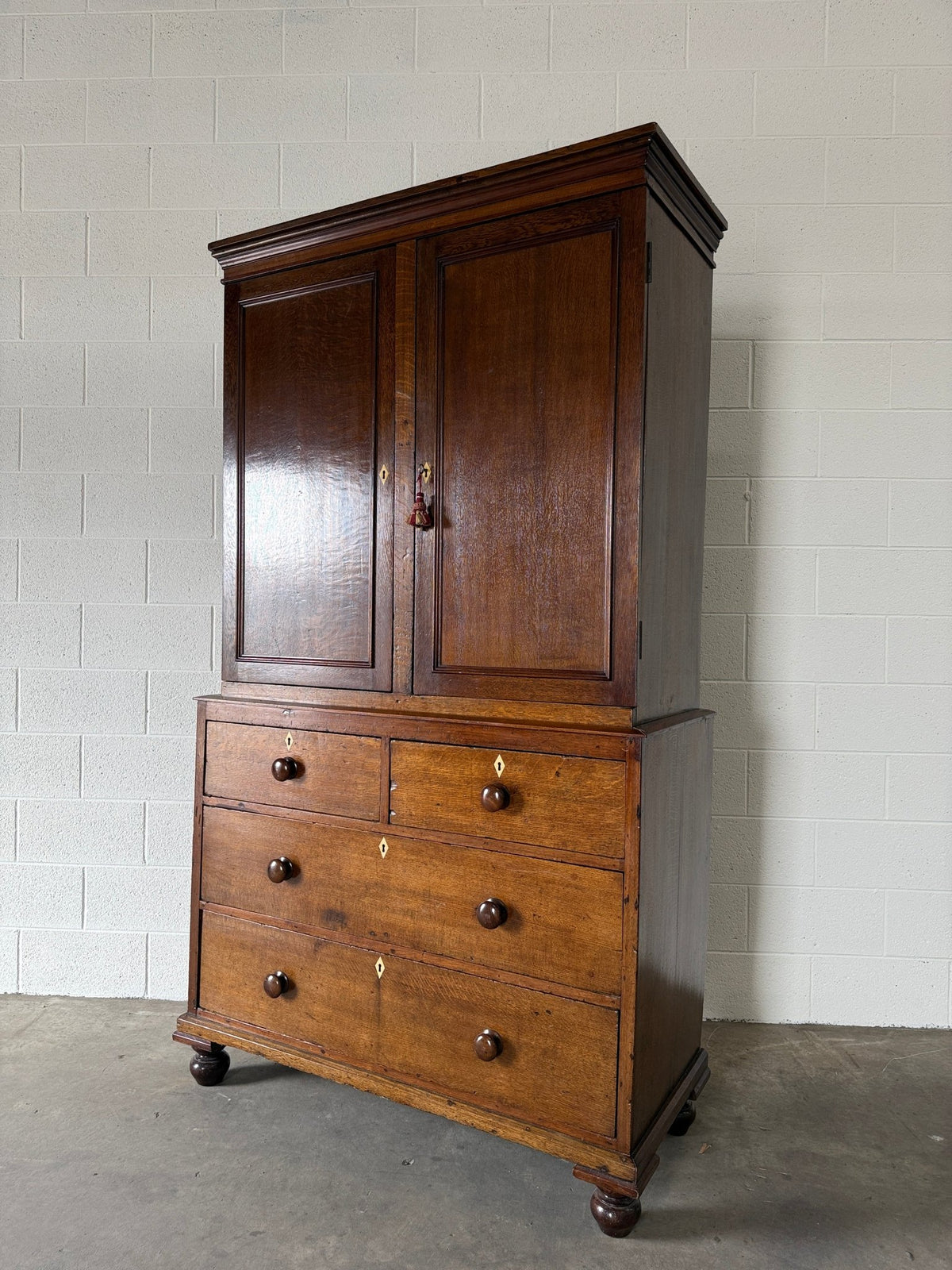 Stunning late Georgian oak linen press - House on Horizon