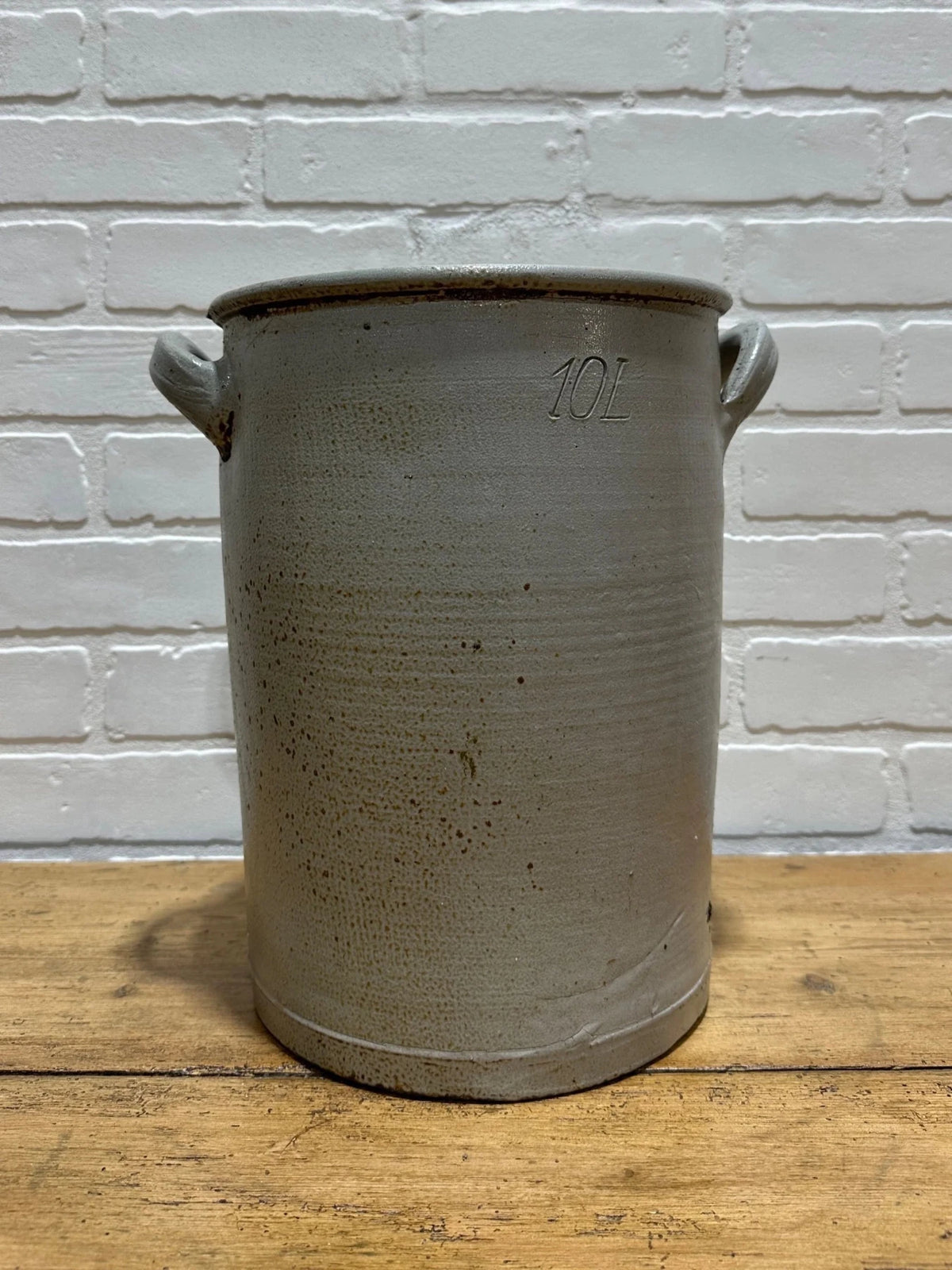 Tall French pot - House on Horizon