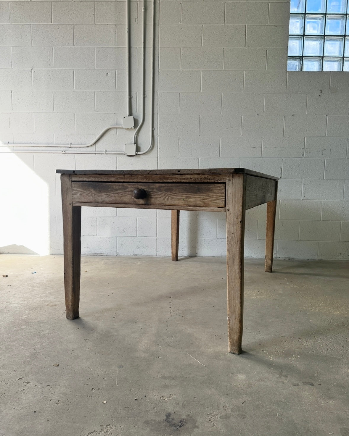 True country house kitchen table - House on Horizon